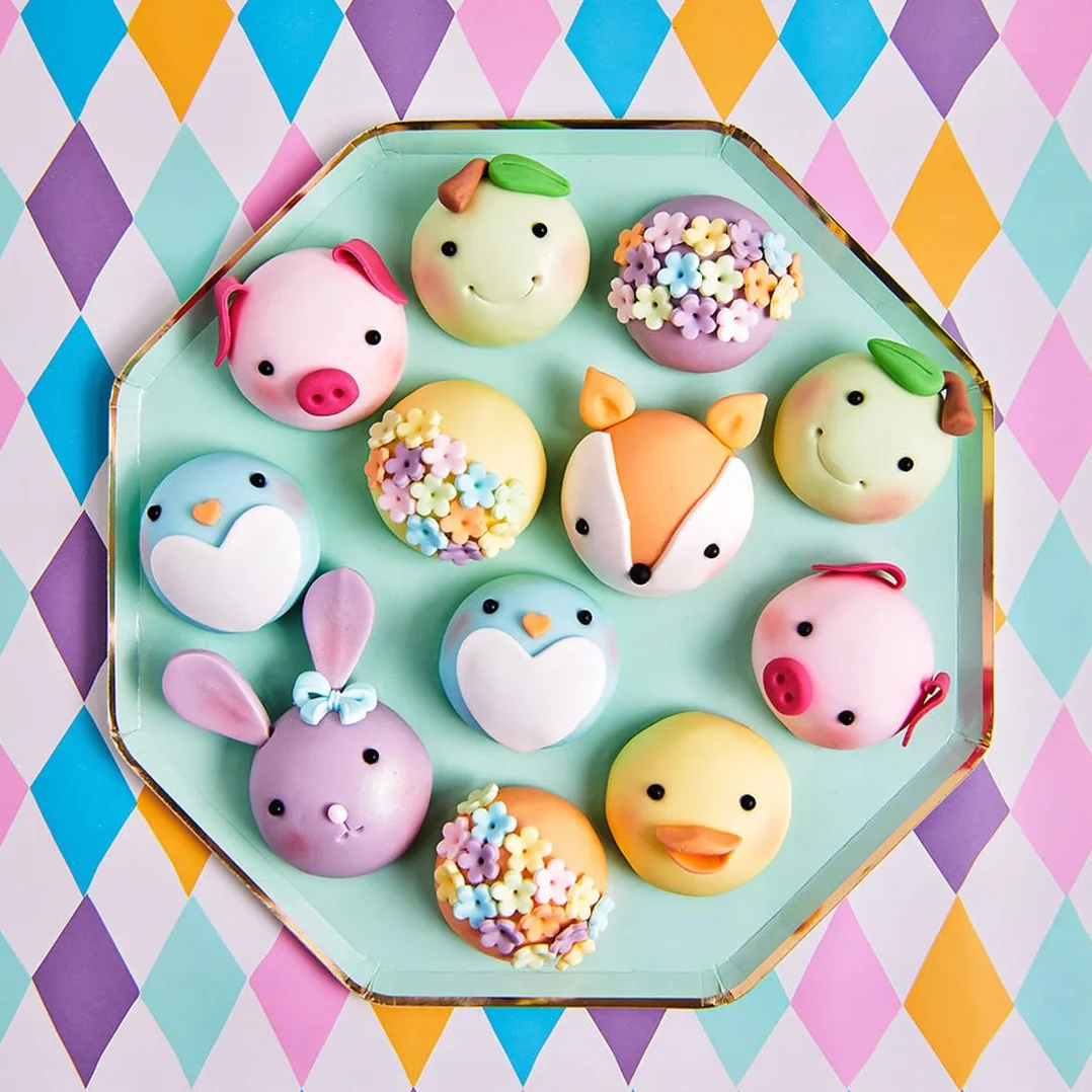 FunCakes Pâte à Sucre Spring Green: facile à utiliser, lisse, flexible, douce et pliable, parfaite pour la décoration de gâteaux, halal, casher et sans gluten. 250 g