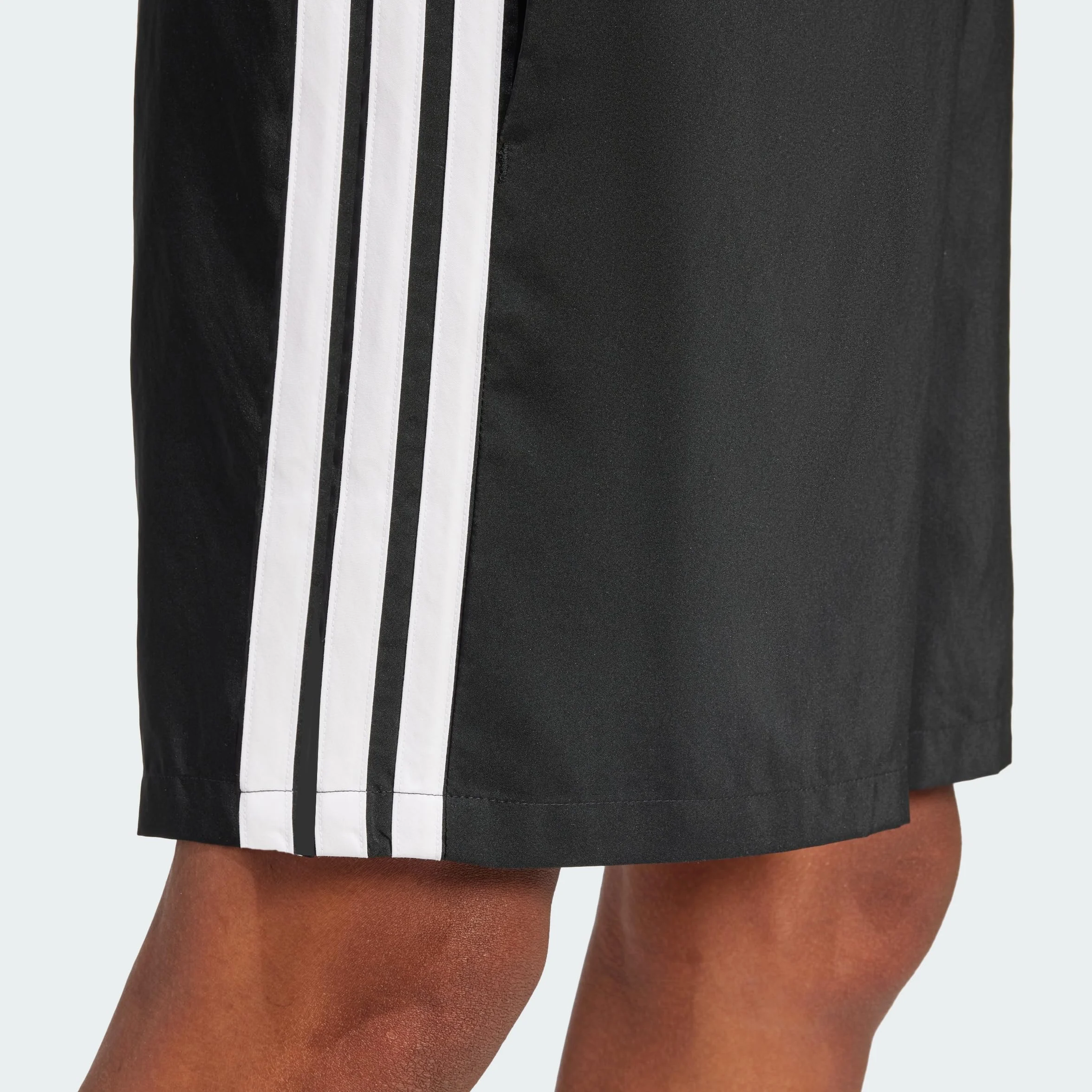Adidas Homme Essential Three Stripes Chelsea Base Short