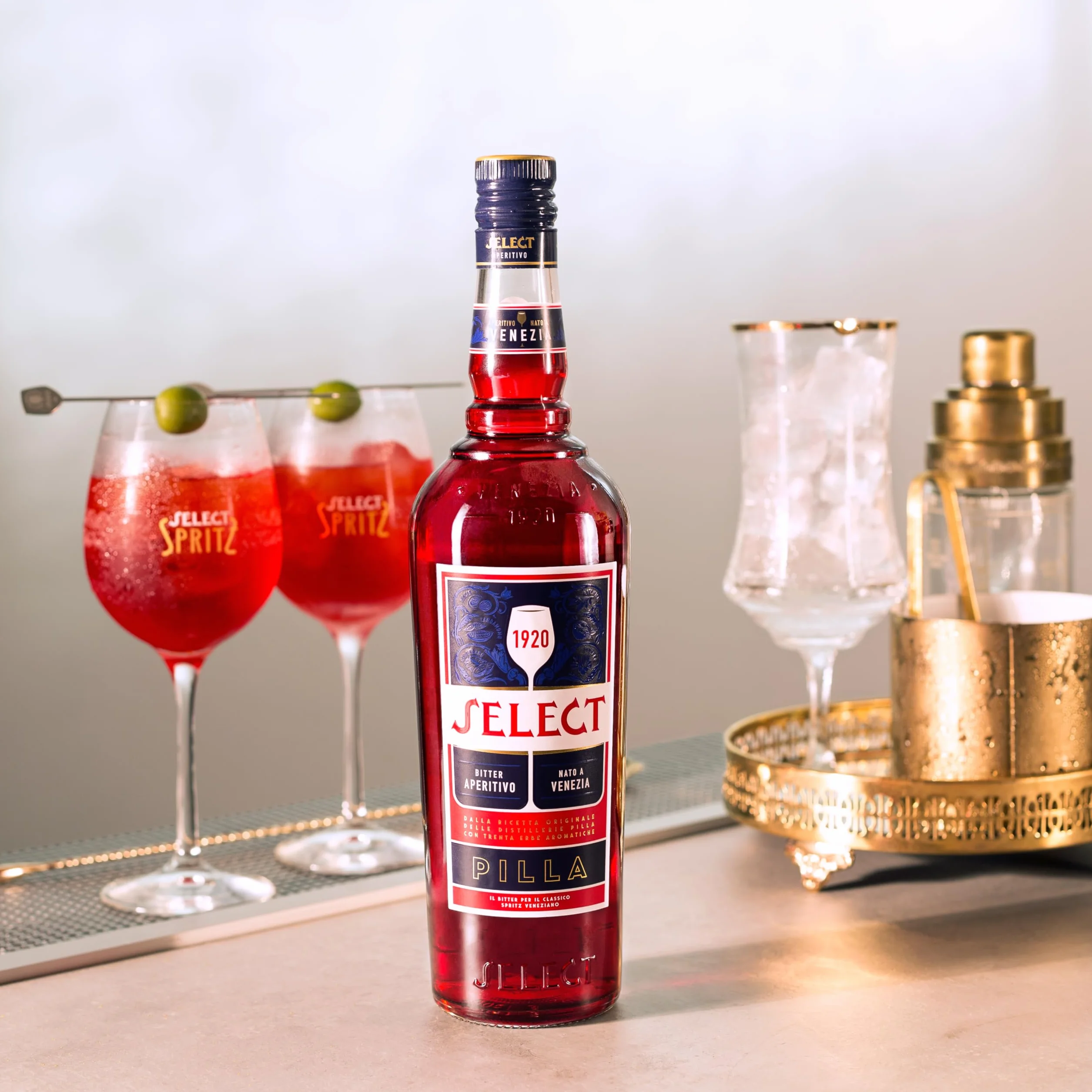 SELECT Aperitivo - Apéritif Amer - Idéal pour les cocktails Spritz - Notes Herbacées & Douces - Origine : Italie - 17,5% Alcool - 1 Litre | Idéal pour les Cocktails Spritz - Notes Herbacées & Douces