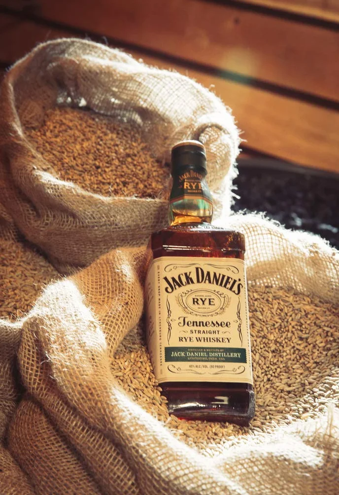 Jack Daniel's Bourbon Tennessee Rye Whisky, 45% vol 70 cl - Boisson Authentique Épicée à Base de 70% de Seigle, Maïs et d'Orge Maltée - Spiritueux à Déguster Pure, sur Glace ou et Cocktail