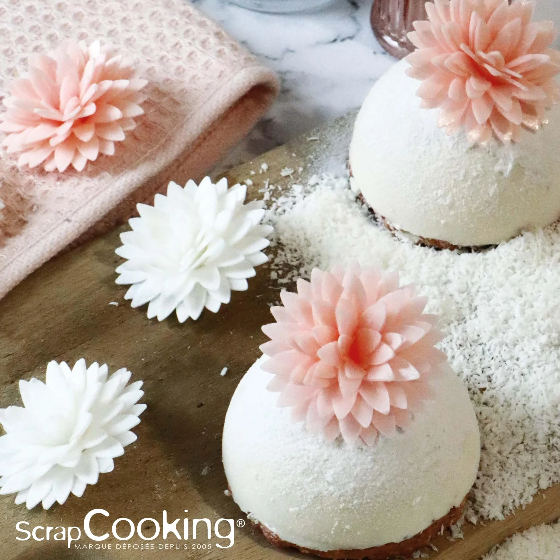 ScrapCooking - 5 Dahlias Blancs & Rose Pastel en Azyme - Fleurs Comestibles Décoration Gâteau - Déco Pièce-Montée, Cupcakes, Pâtisseries - Anniversaire, Mariage - 2297