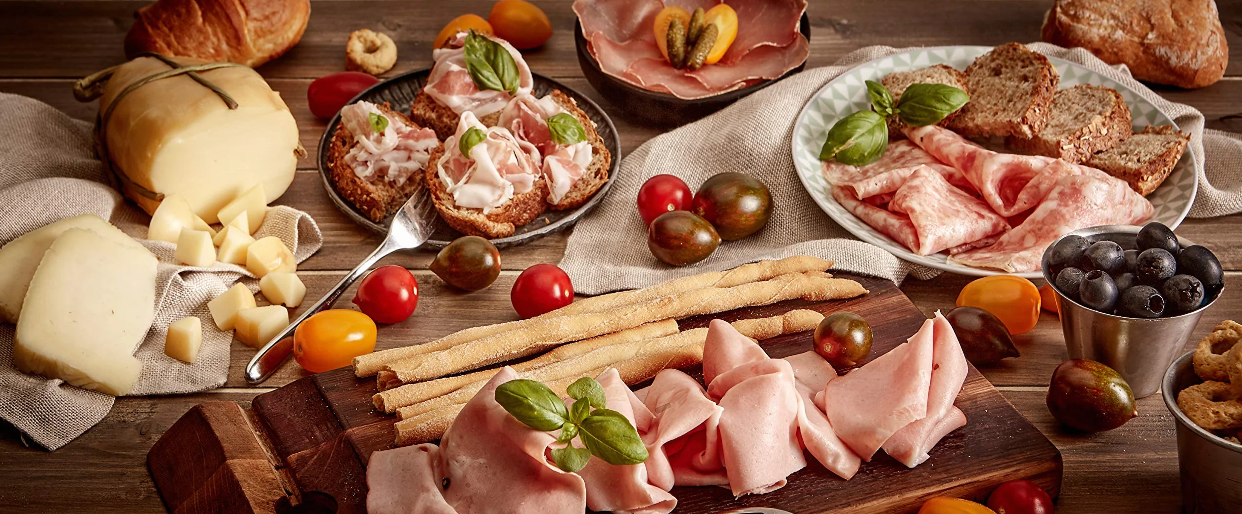 Formaggio Primo Sale au piment, Fromage italien typique à pâte dure et à croûte fine, 950g