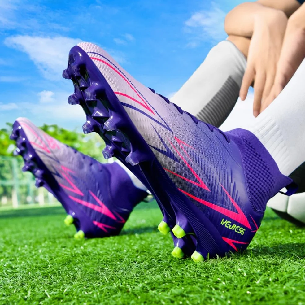 WEJESS Chaussures de Football Homme Professionnel Futsal Confort Suprême Tissu Respirant Design Moderne Vitesse Terrain Vert