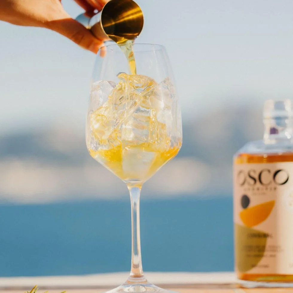 OSCO L'Original apéritif sans alcool 0.0% bio 700 ml - Spiritueux sans alcool amer, aromatique, frais - Apéritf vegan, sans gluten, plusieurs fois primé et à faible teneur en sucre