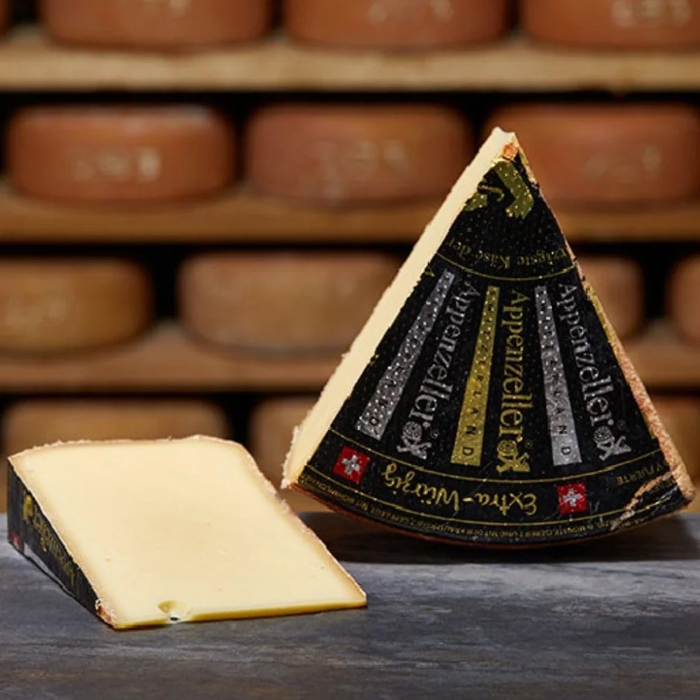 Appenzeller AOP Extra - Fromage Suisse traditionnel - 500gr - Goût corsé et épicé - affinage minimum 6 mois - Pâte pressée - Idéal raclette, fondue, apéritif