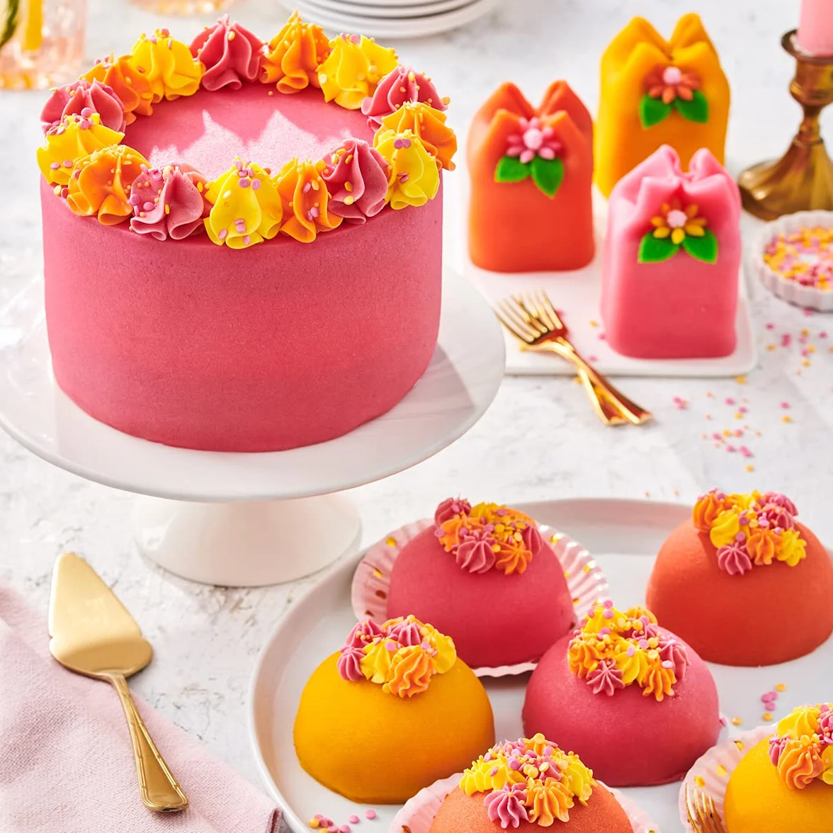 FunCakes Pâte d’amande Baby Pink: Facile à utiliser, goût délicieux, flexible et lisse, facile à dérouler, fin et ferme, parfait pour la décoration de gâteaux, halal, casher et sans gluten. 250 g.