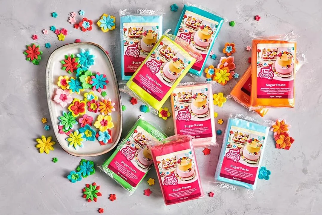 FunCakes Pâte à Sucre Sparkling Gold, Facile à Utiliser, Lisse, Flexible, Douce et Pliable, Optimale pour la Décoration de Gâteaux, Halal, Casher et sans Gluten 250 g