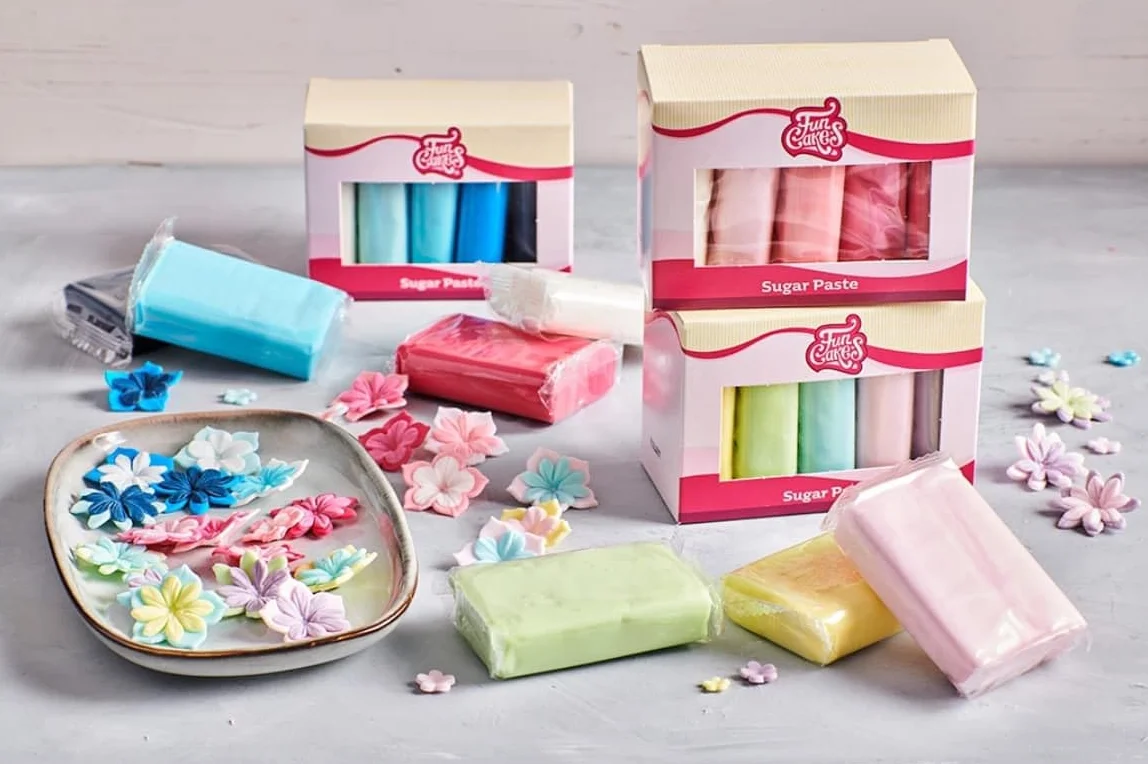 FunCakes Multipack de fondant Facile à utiliser, lisse, flexible, doux et souple, parfait pour la décoration de gâteaux, sans halal, casher et sans gluten. 5 couleurs, 5 x 100 g, couleurs essentielles