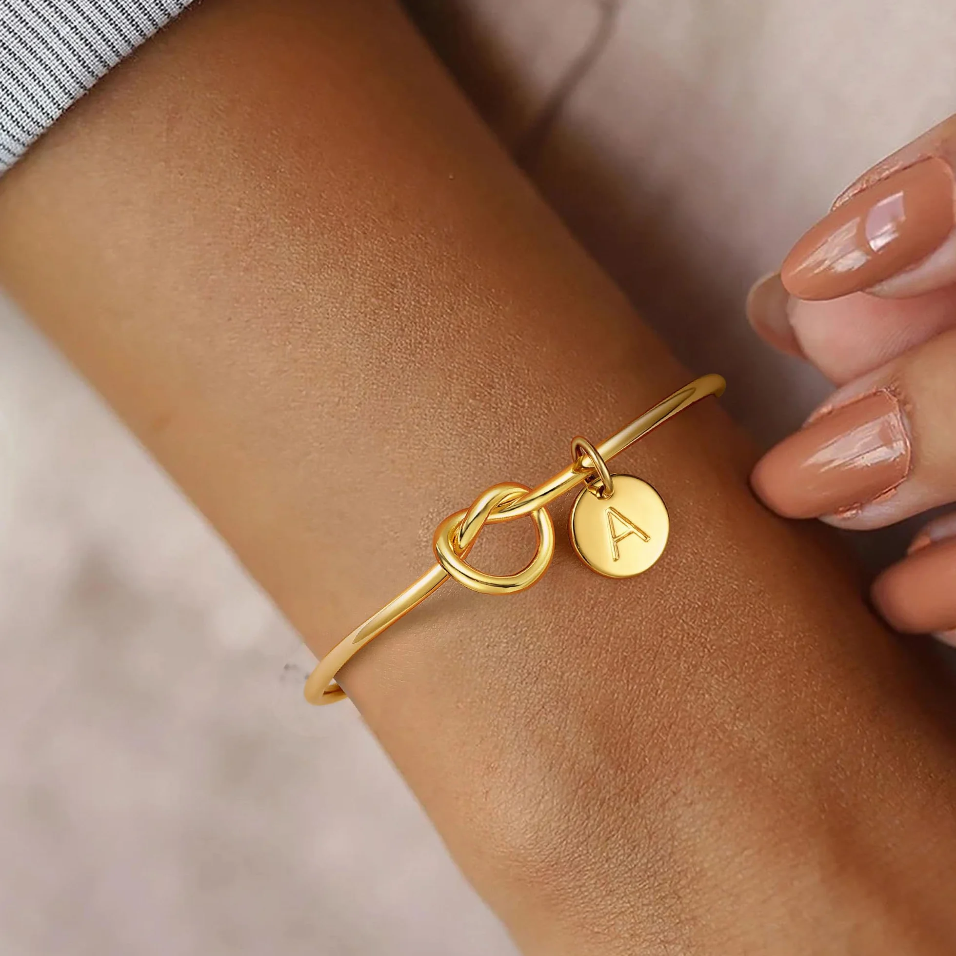 Bracelet en or pour femme avec lettres A à Z, plaqué or 14 carats, nœud d'amour, monogramme personnalisé