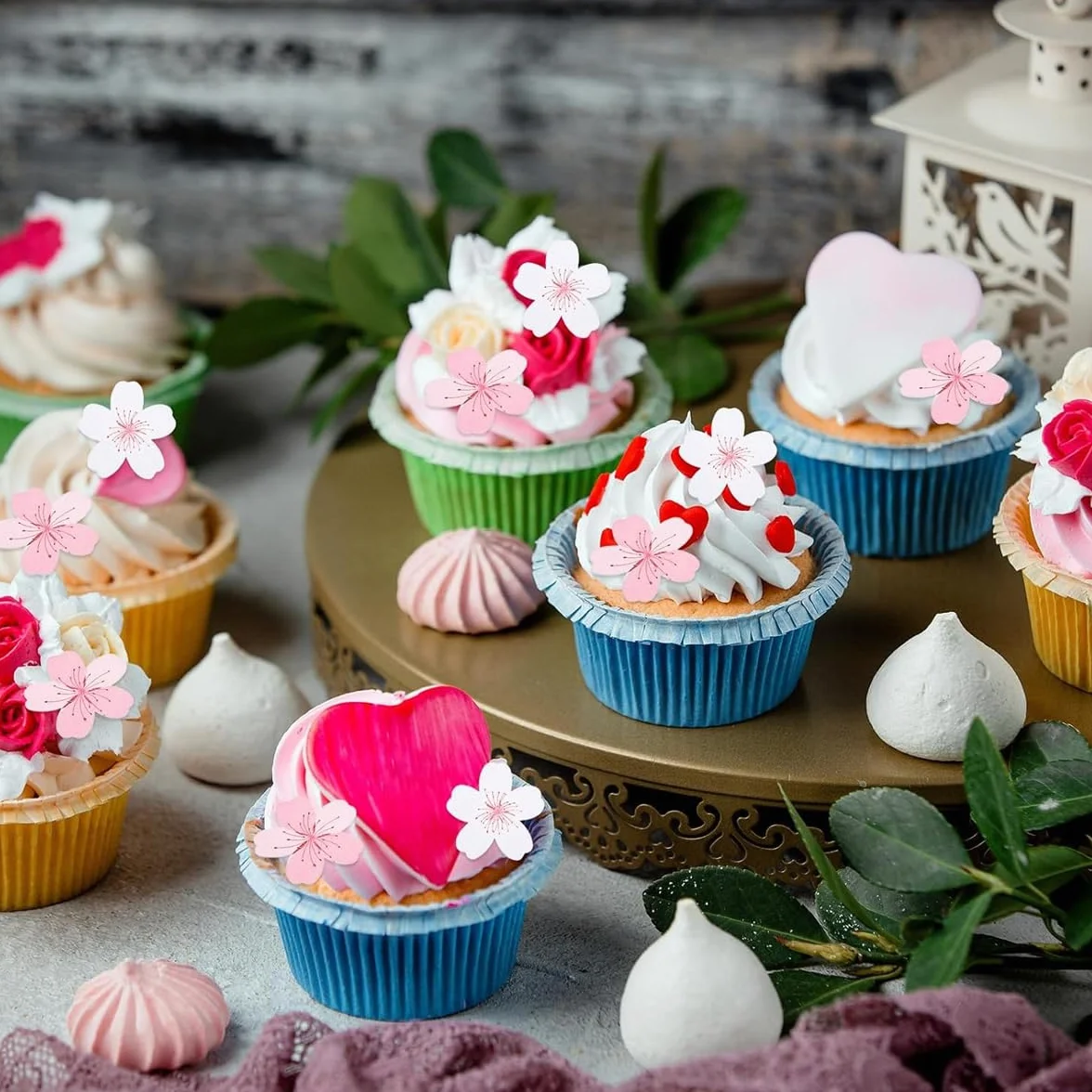 50 Pièces Fleurs Comestibles Cupcake, Fleurs Comestibles pour Gateau, Gluant Papier de Riz Décoratif Gâteau, Décoration de Gâteau pour Anniversaires, Fête Mariage(Rose et blanc)
