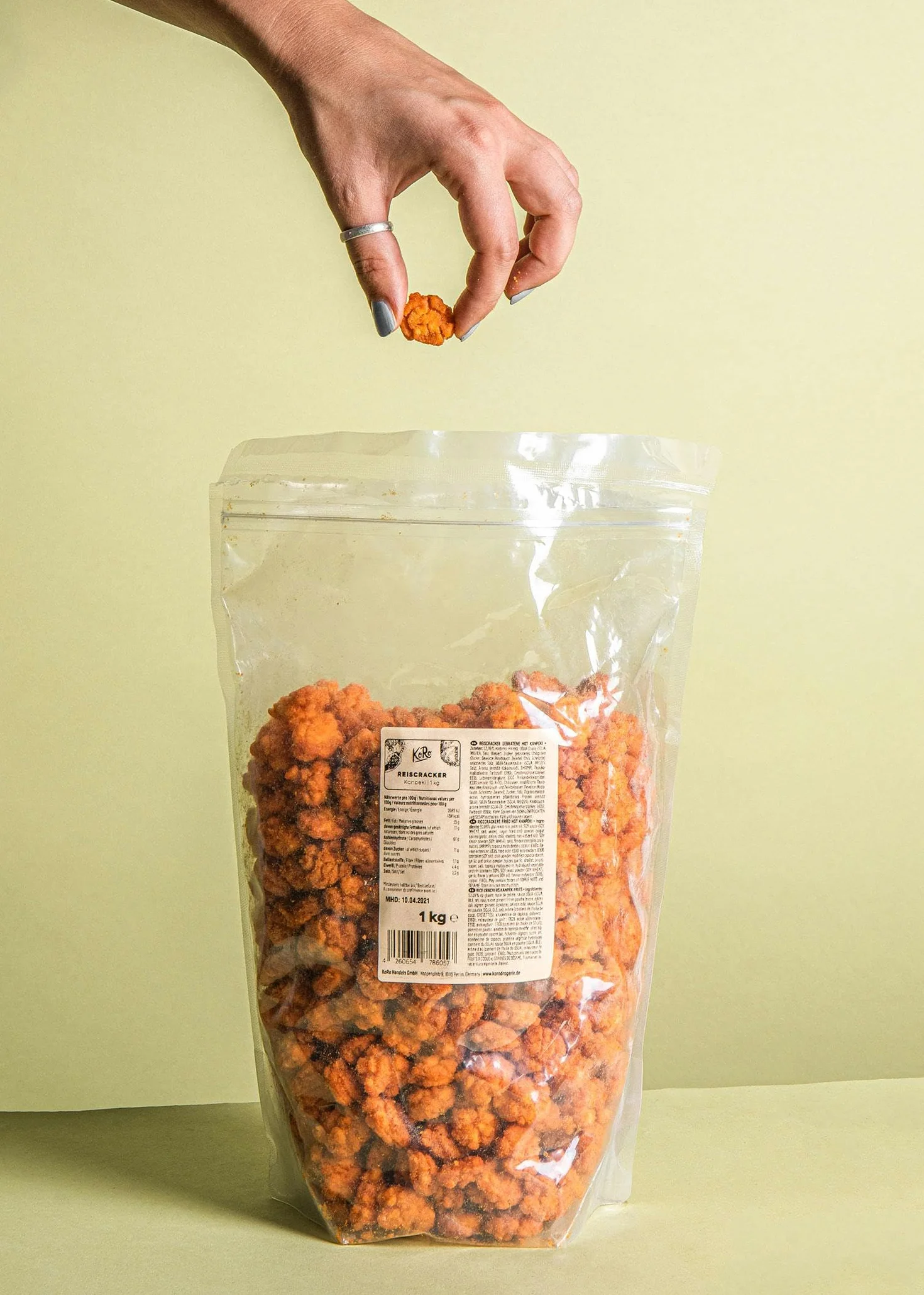 KoRo - Rice crackers piquants aux épices asiatiques 1 kg - Craquelins de riz asiatiques avec poudre de piment - Snack super croustillants