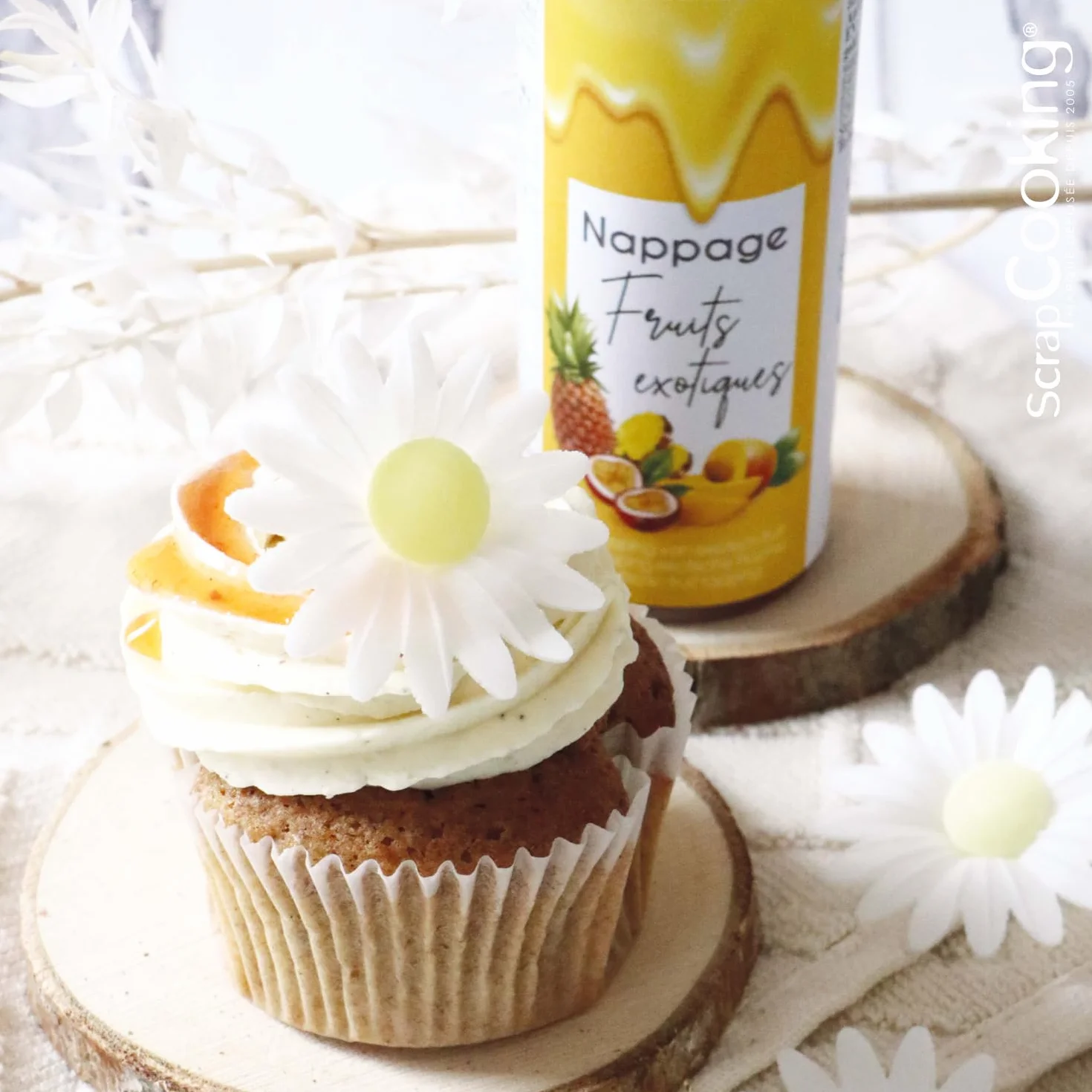 ScrapCooking - Nappage Fruits Exotiques 165 g - Flacon Squeezer - Pour Topping & Décoration Gâteaux, Glaces, Yaourts, Crêpes & Gaufres - Déco Alimentaire Pâtisserie - 8565
