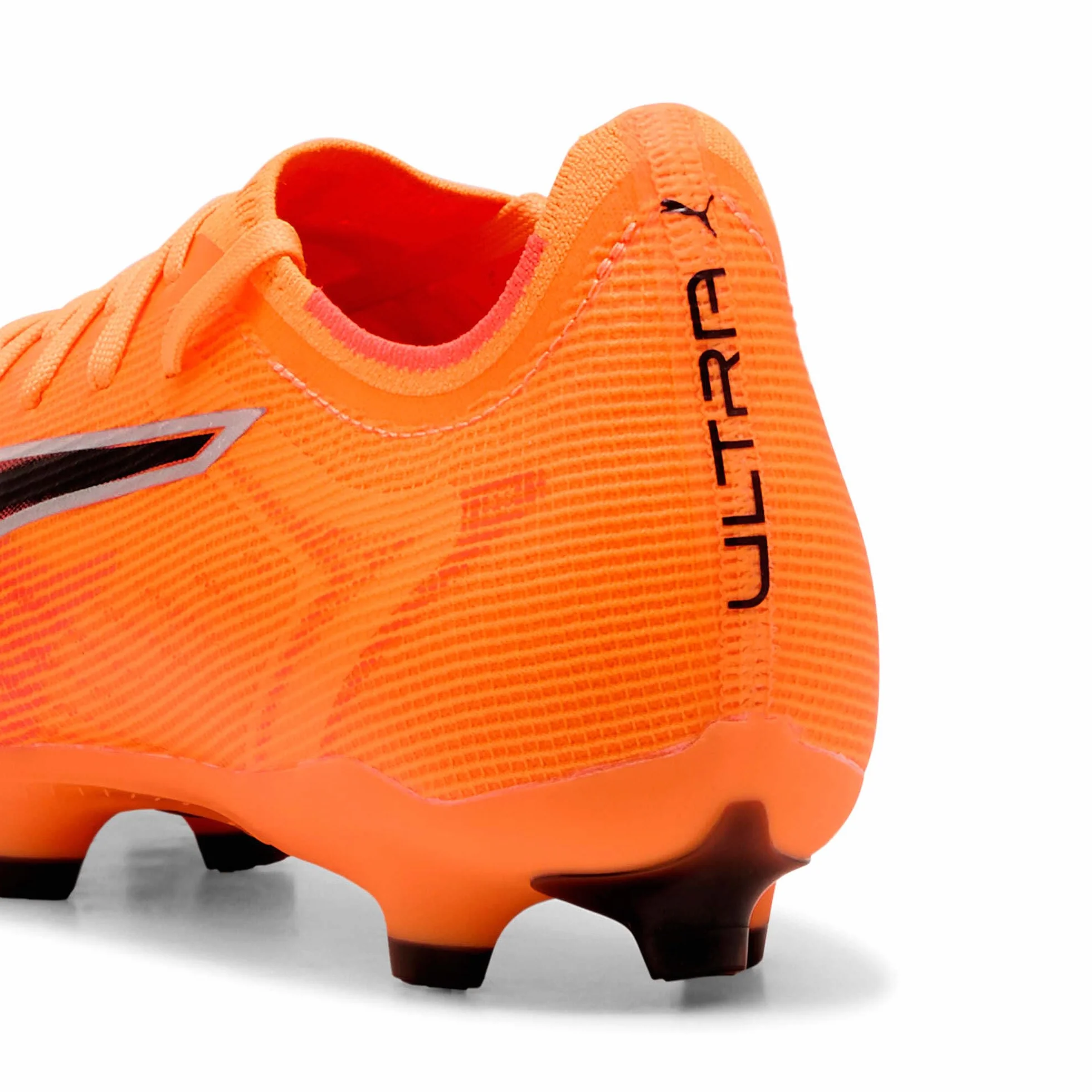 PUMA Ultra 6 Match FG/AG Chaussure de Football Unisexe