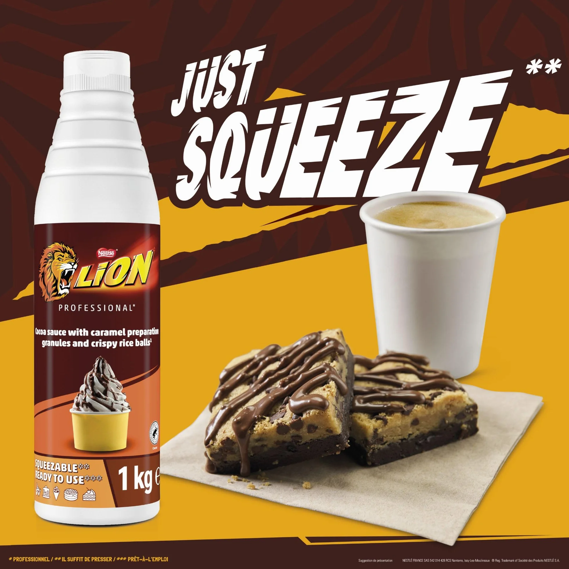 LION Sauce Cacao aux Eclats de Caramel et Billes de Riz Croustillantes - Prêt-à-l'Emploi - Topping, Nappage, Idéal pour les Desserts et Décorations - Bouteille Squeeze 1kg