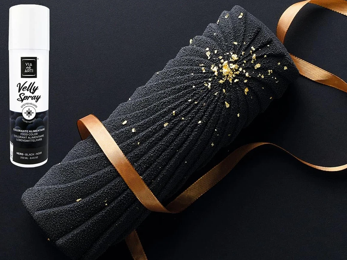 Bombe Spray Alimentaire Effet Velours, 250 mL - Pulvérisé sur vos Entremets, Bûches et Petits Gâteaux préalablement passés au congélateur (noir)