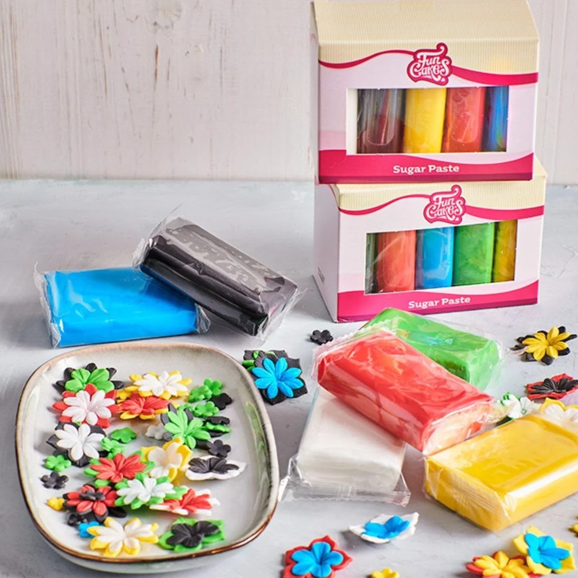 FunCakes Multipack de fondant Facile à utiliser, lisse, flexible, doux et souple, parfait pour la décoration de gâteaux, sans halal, casher et sans gluten. 5 couleurs, 5 x 100 g, couleurs essentielles
