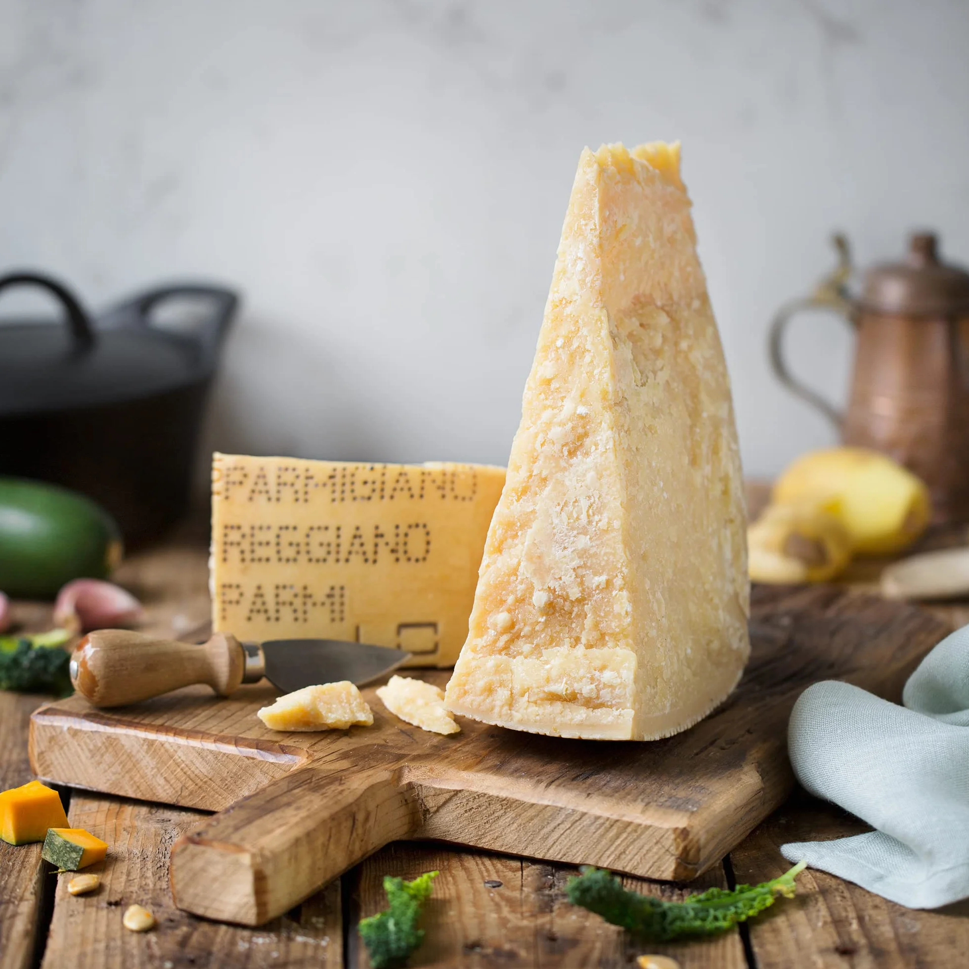 Parmigiano Reggiano AOP 36 mois minimum de maturation - Made in Italy - EMILIA FOOD LOVE - Selected with Love in Italy - Parmigiano Reggiano DOP 36 Mesi Selezionato (600)