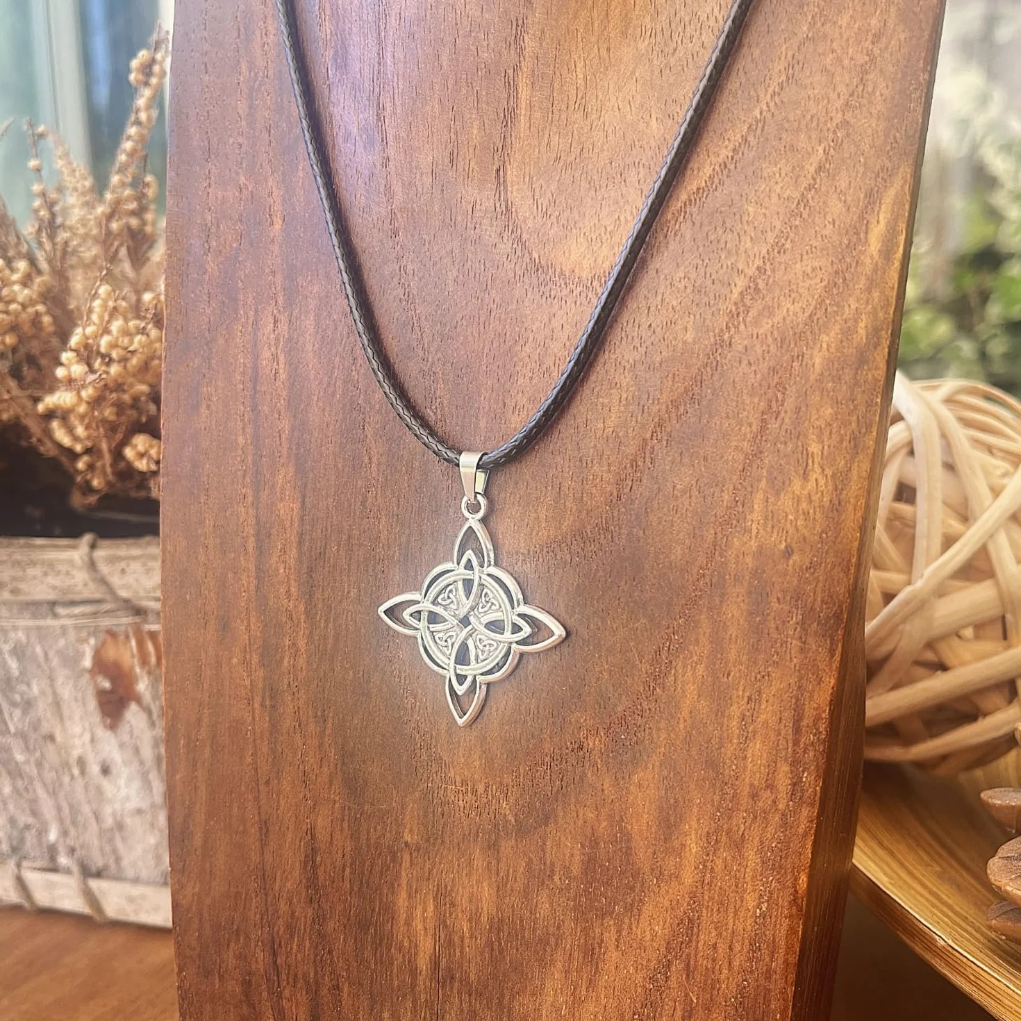 ASTER ALHELÍ Collier Celtique Pendentif Nœud de Sorcière Amulette de Protection Unisexe Gothique Bohème Cordon Noir