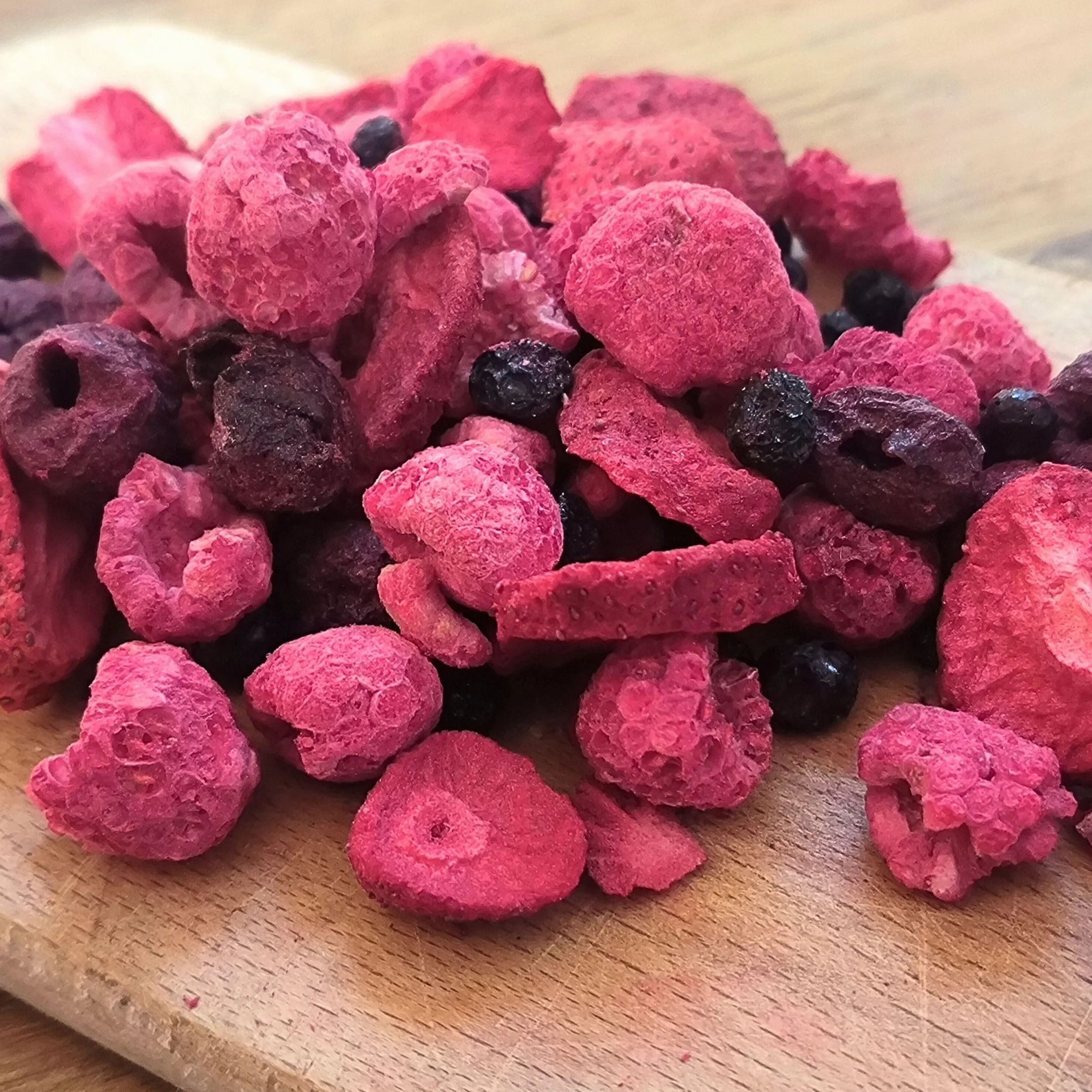 Fruits Lyophilisés | SuperBerry XL 300g Mélange de Fruits Secs Fraise Lyophilisée, Framboise et Griotte et Myrtille - Freeze Dried Fruit Red Mix | gefriergetrocknete Früchte | ZingyZoo