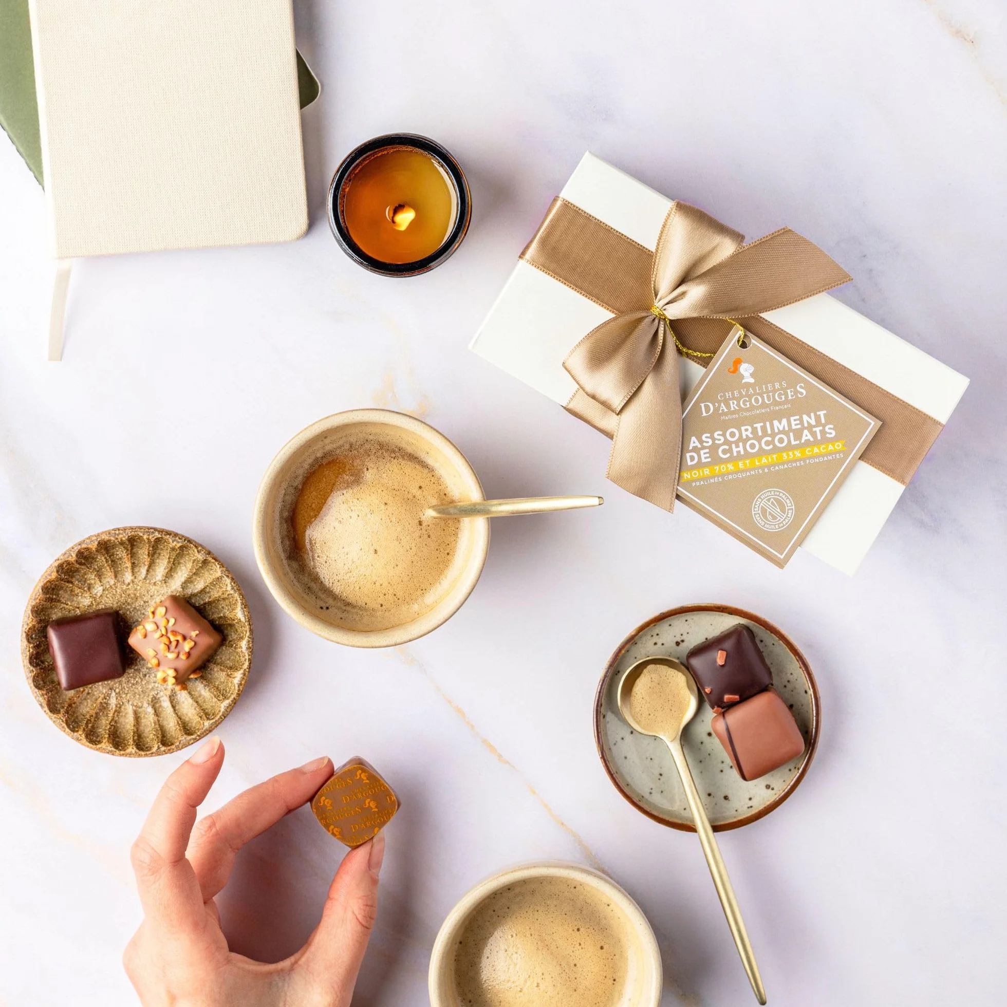 CHEVALIERS D'ARGOUGES Maîtres Chocolatiers Français - Assortiment de chocolats noir 70% et lait 33% - Ballotin cadeau St-Valentin - 175g