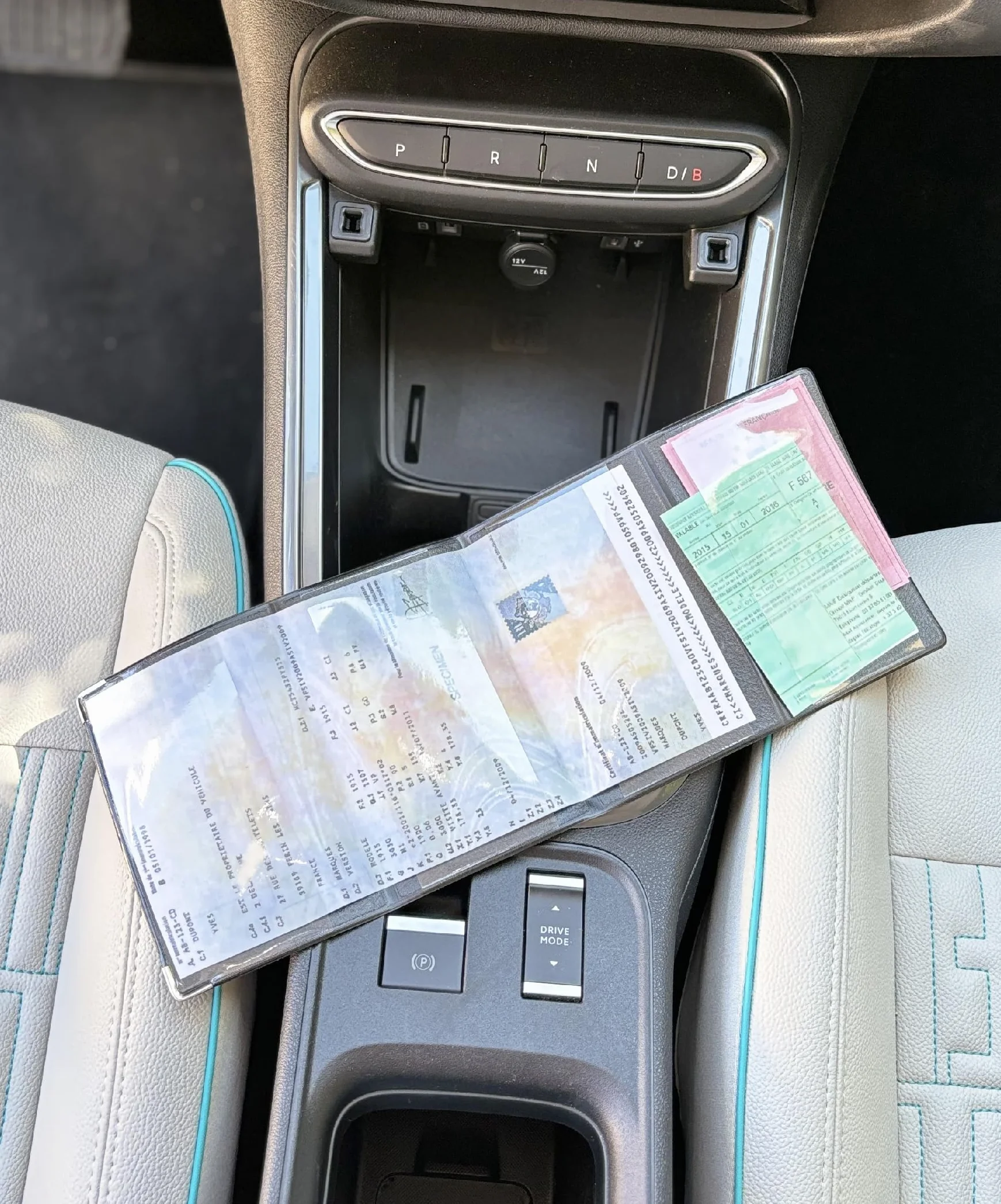 Porte Carte Grise 4 Volets en Simili Cuir – Étui Documents Véhicule, Assurance & Permis – Fabriqué en France – Noir