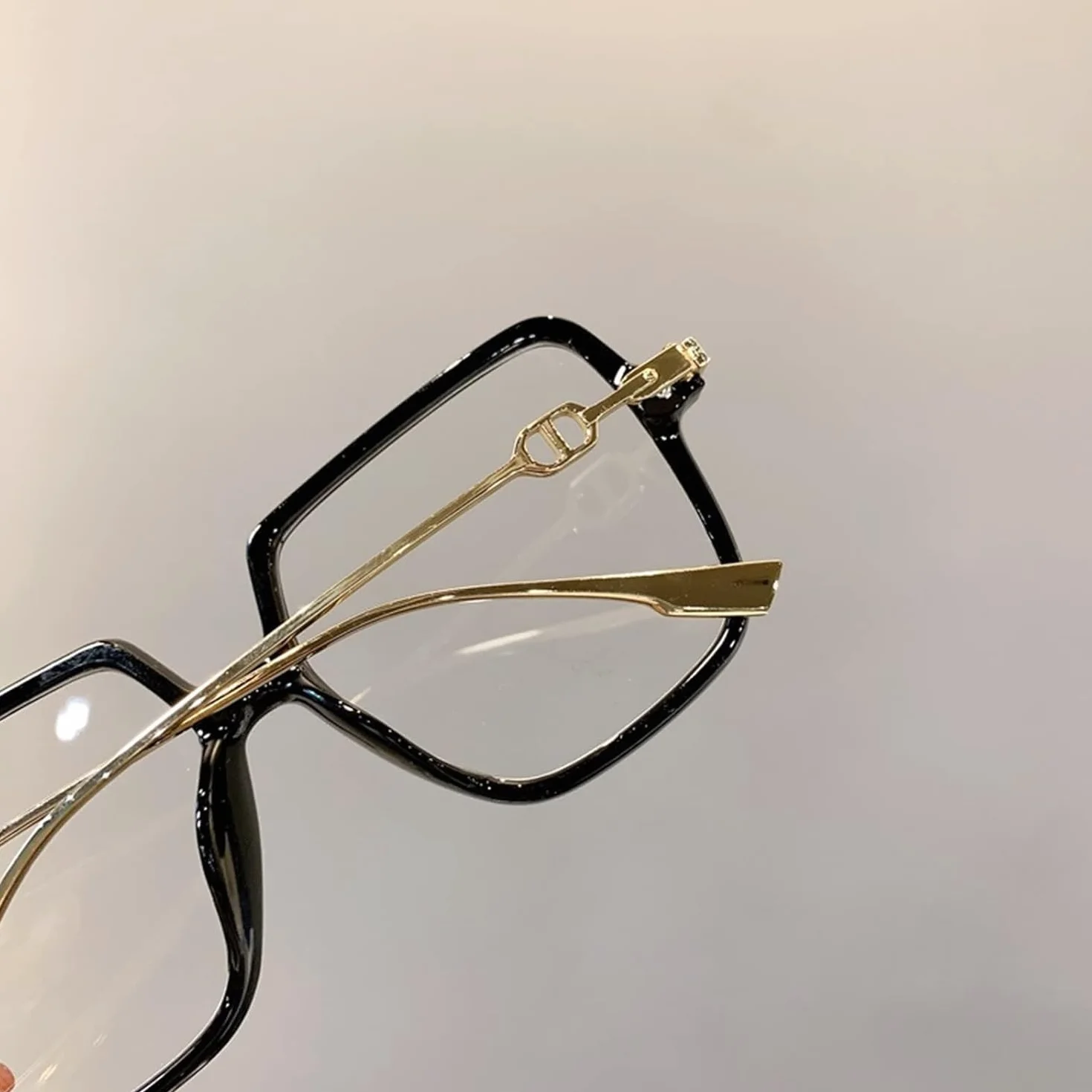 Lunettes de Vue Carrées Oversize Monture Noire Branches Dorées Protection Lumière Bleue +1.5