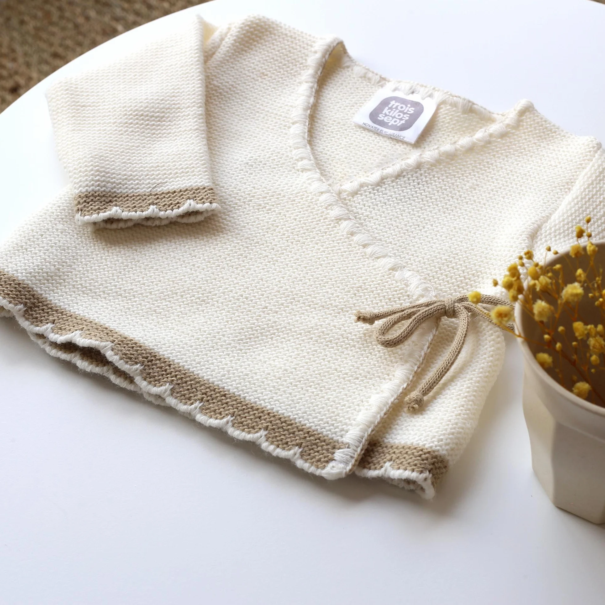 Brassière En Point Mousse Blanche Et Beige Trois Kilos Sept Mixte Bébé 0 M EU