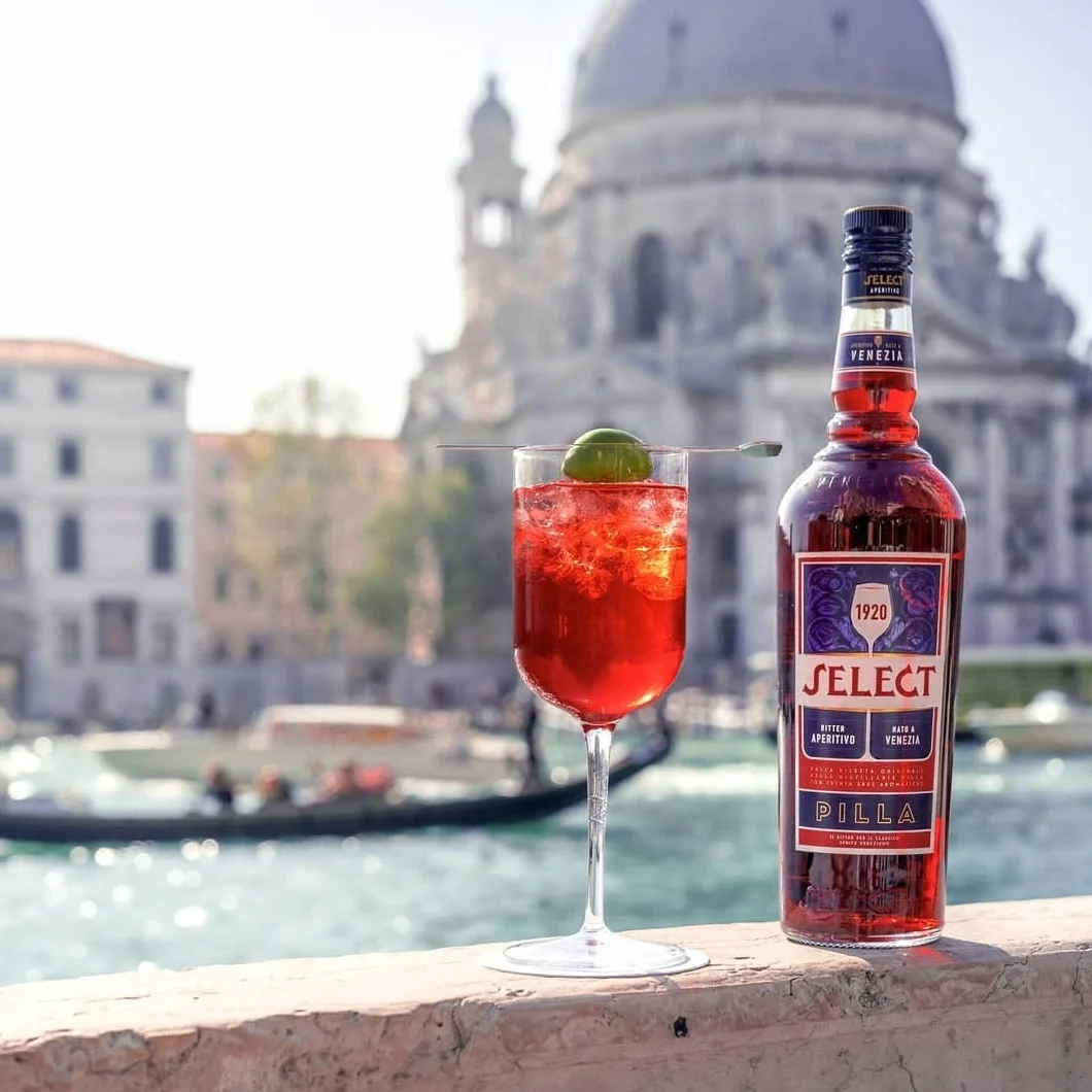 SELECT Aperitivo - Apéritif Amer - Idéal pour les cocktails Spritz - Notes Herbacées & Douces - Origine : Italie - 17,5% Alcool - 1 Litre | Idéal pour les Cocktails Spritz - Notes Herbacées & Douces