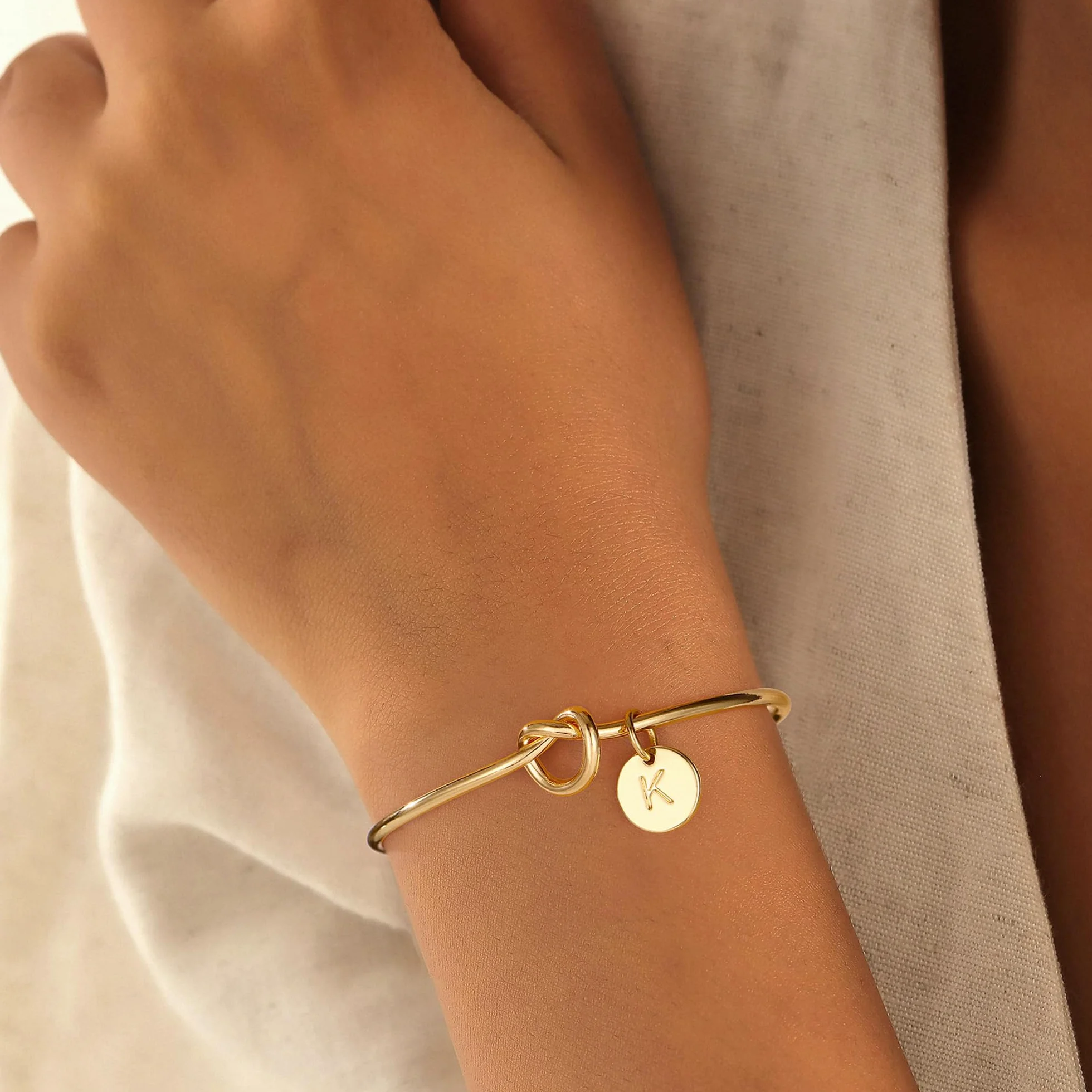 Bracelet en or pour femme avec lettres A à Z, plaqué or 14 carats, nœud d'amour, monogramme personnalisé