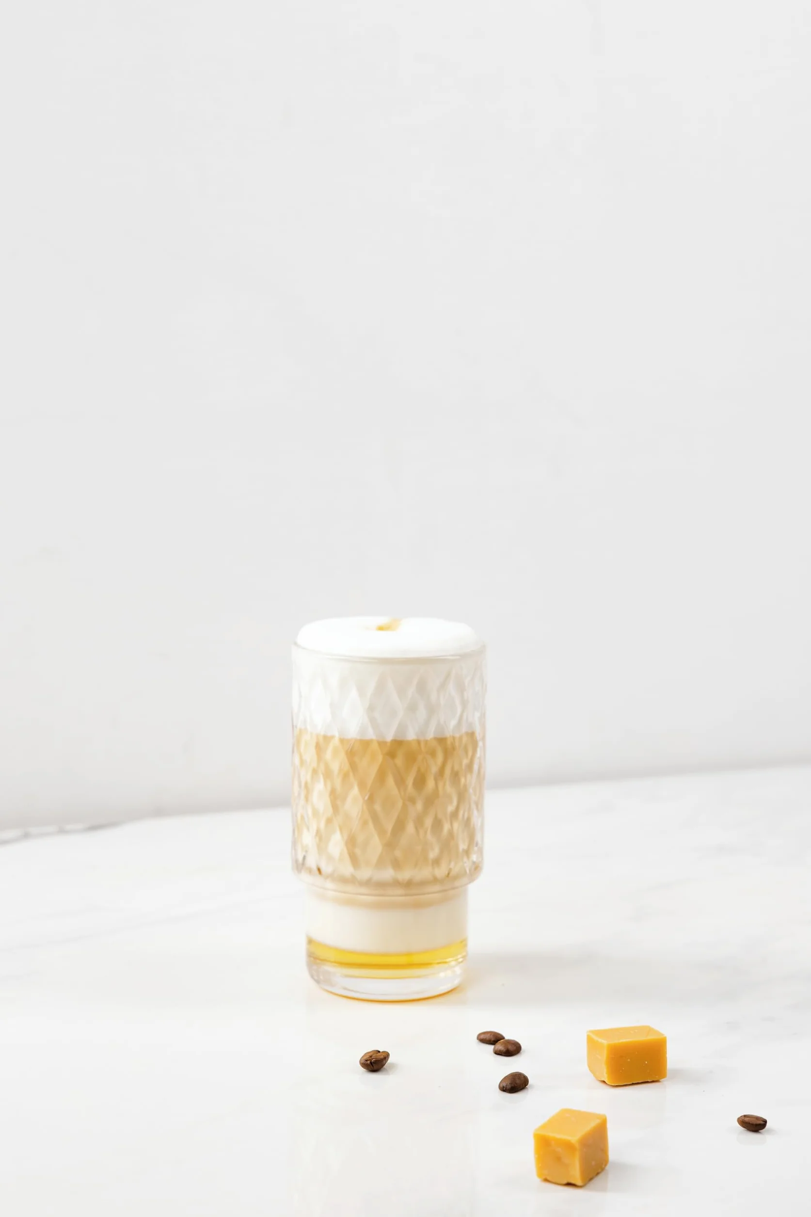 MONIN - Assortiment MONIN Sans Sucre Saveurs Vanille, Caramel, Noisette - Pour Café, Chocolat Chaud, Capuccino ou Latte - Arômes Naturels - Bouteille en Verre - 3 x 70 cl