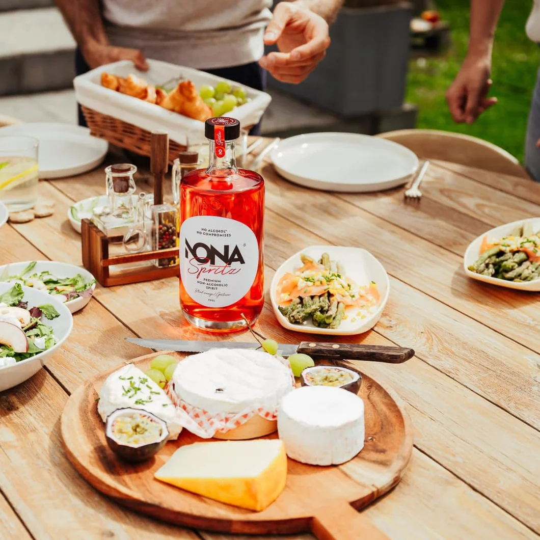 NONA Spritz 700ml | Apéritif sans alcool à la sanguine & racine de gentiane | Inspiré du Spritz italien | 0% vol | Idéal pour cocktails sans alcool au goût fruité & amer