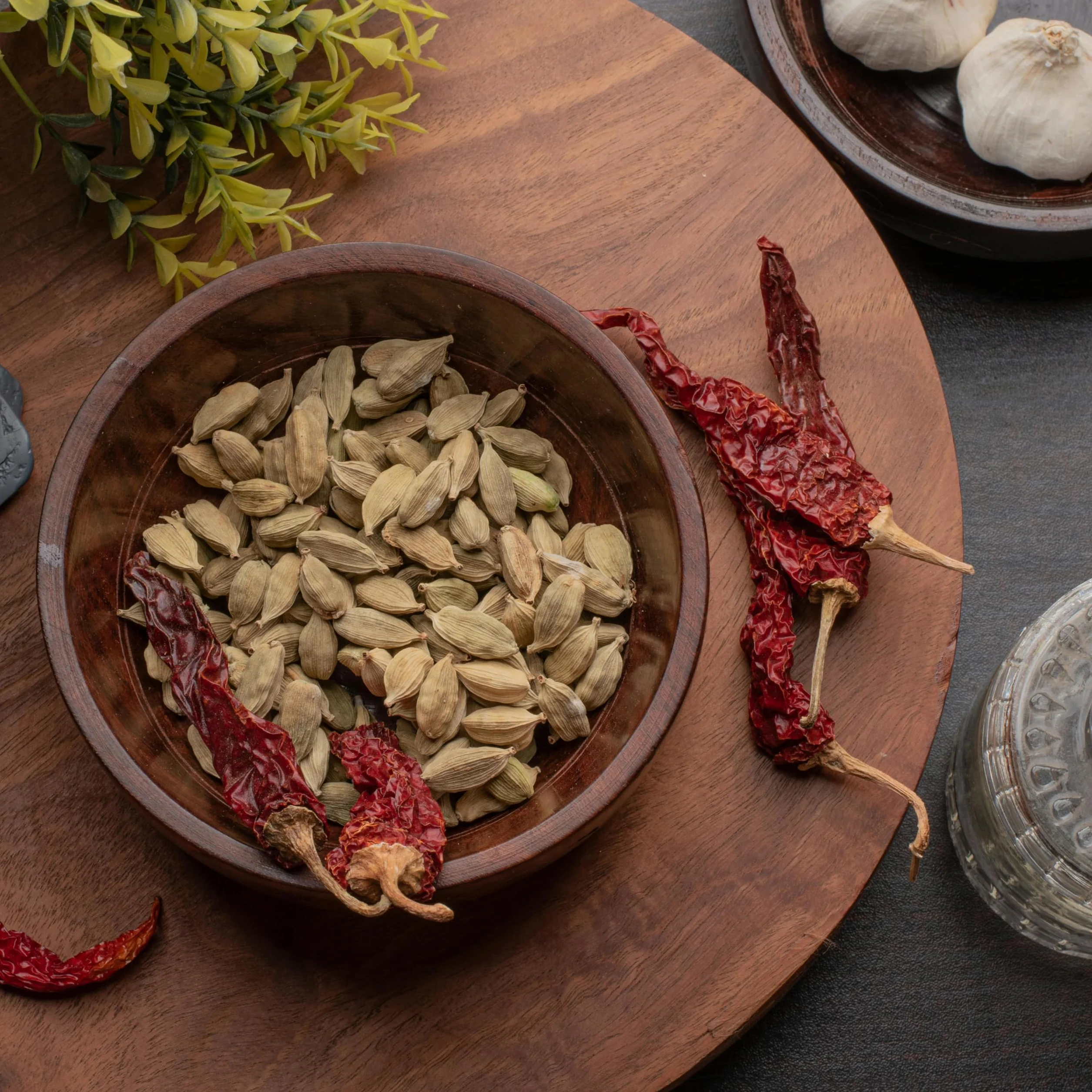 Cardamome (graines) 500 g- LA PLANTIGO Un choix savoureux, Qualité Supérieure, Sachet avec Zip, Cardamome Gousses Entières - Graines Cardamome Vertes