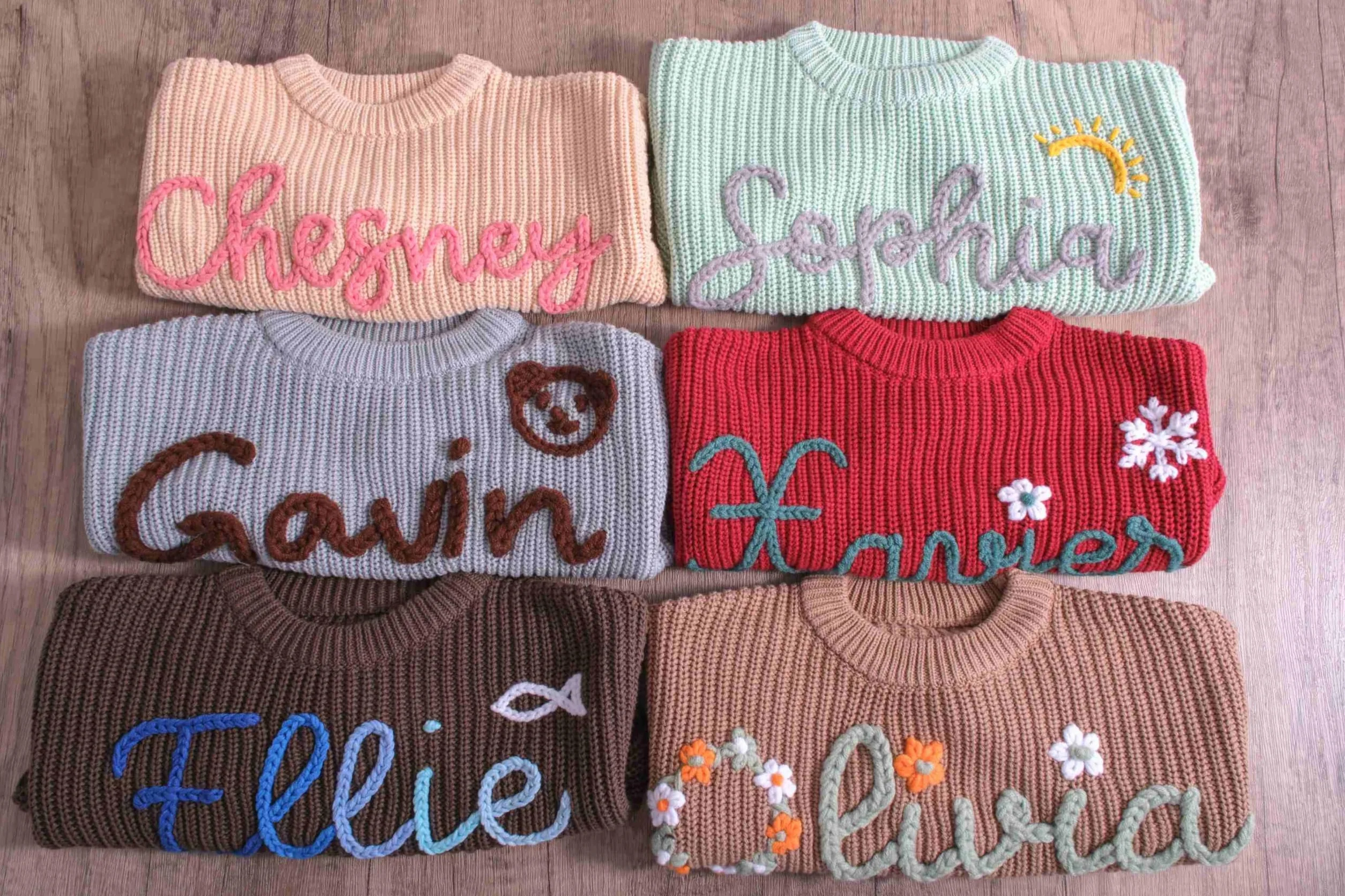 Pull Tricot Personnalisé Bébé avec Nom et Monogramme Brodés Main, Cadeau