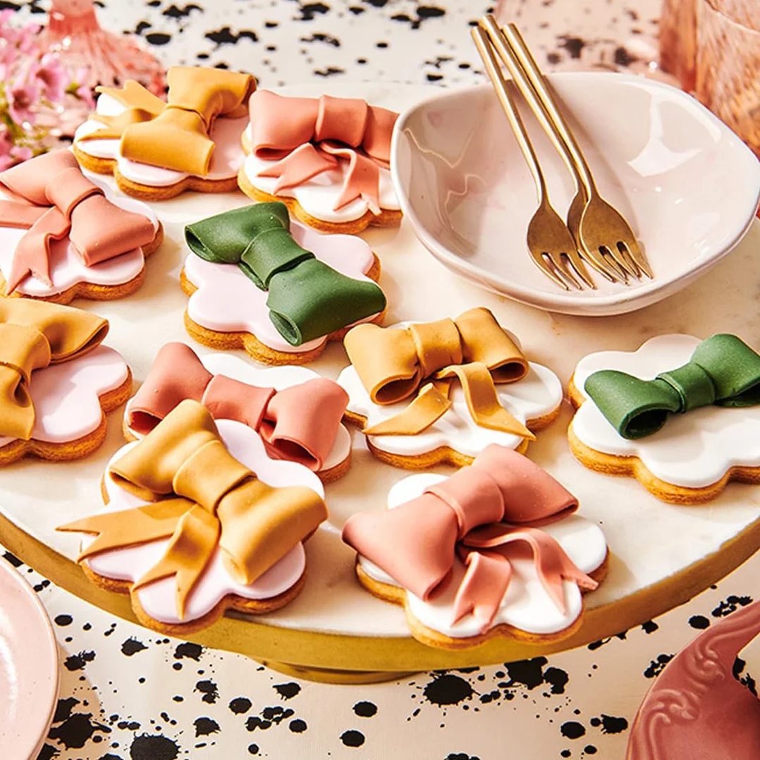 FunCakes Pâte à Sucre Sparkling Gold, Facile à Utiliser, Lisse, Flexible, Douce et Pliable, Optimale pour la Décoration de Gâteaux, Halal, Casher et sans Gluten 250 g