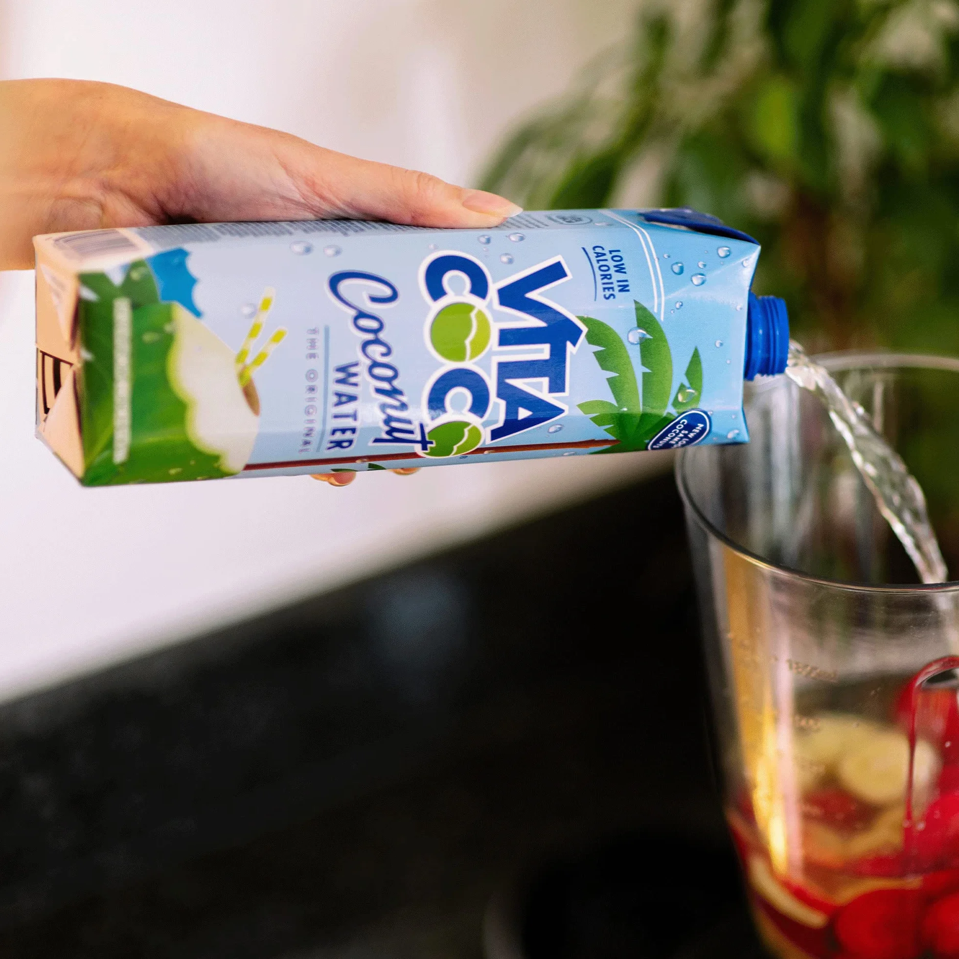 Vita Coco Eau De Coco Pur, Naturellement Hydratante, Remplie D'électrolytes, Sans Gluten, Plein De Vitamine C Et De Potassium, Noix de Coco, 1L, Lot de 12