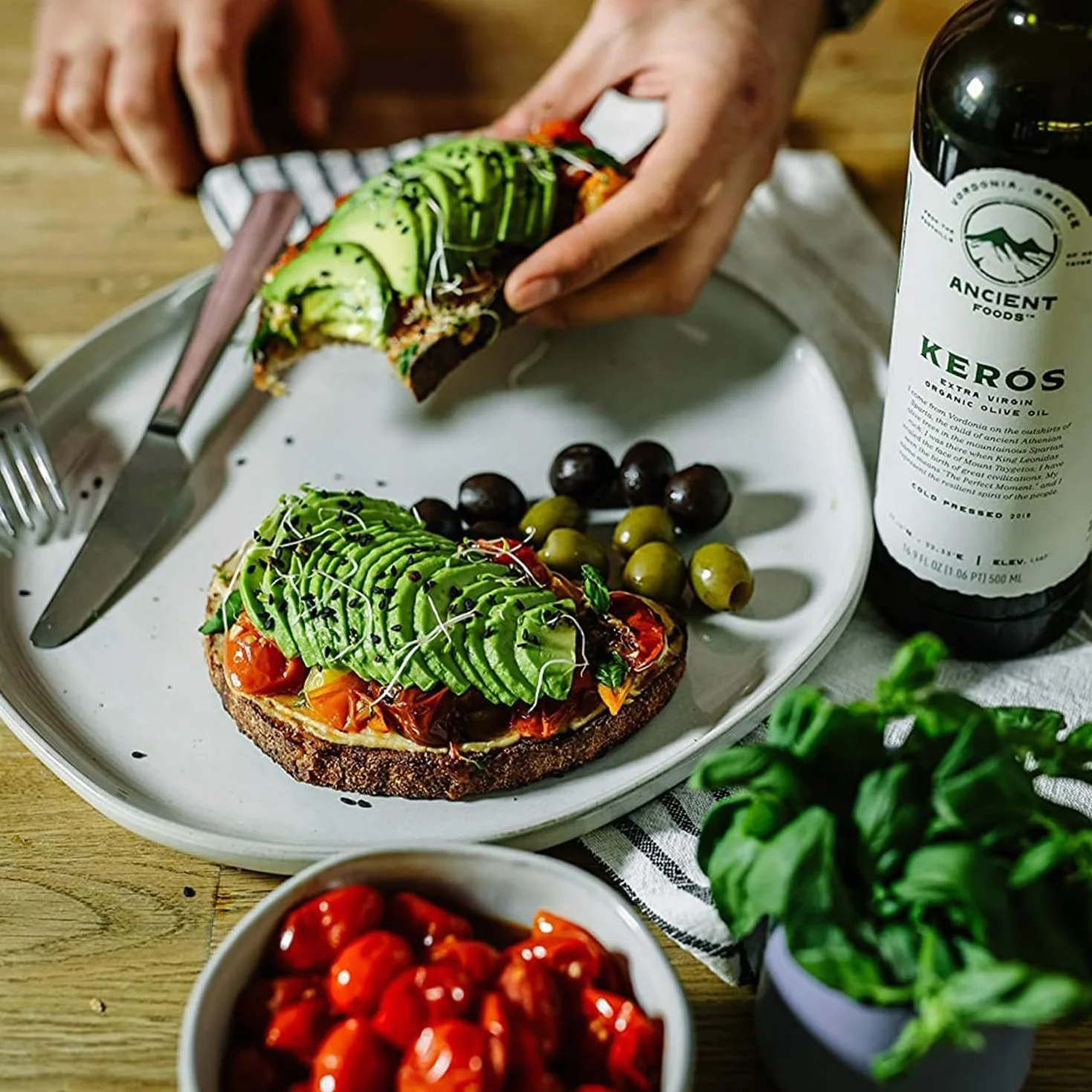 Ancient Foods BIO | Huile d'Olive Bio Kerós | pressée à froid | Huile d'olive grecque extra vierge | Riche en phénol | Arbres vieux de 1000 ans | Récolte manuelle traditionnelle | Bidon de 500ML