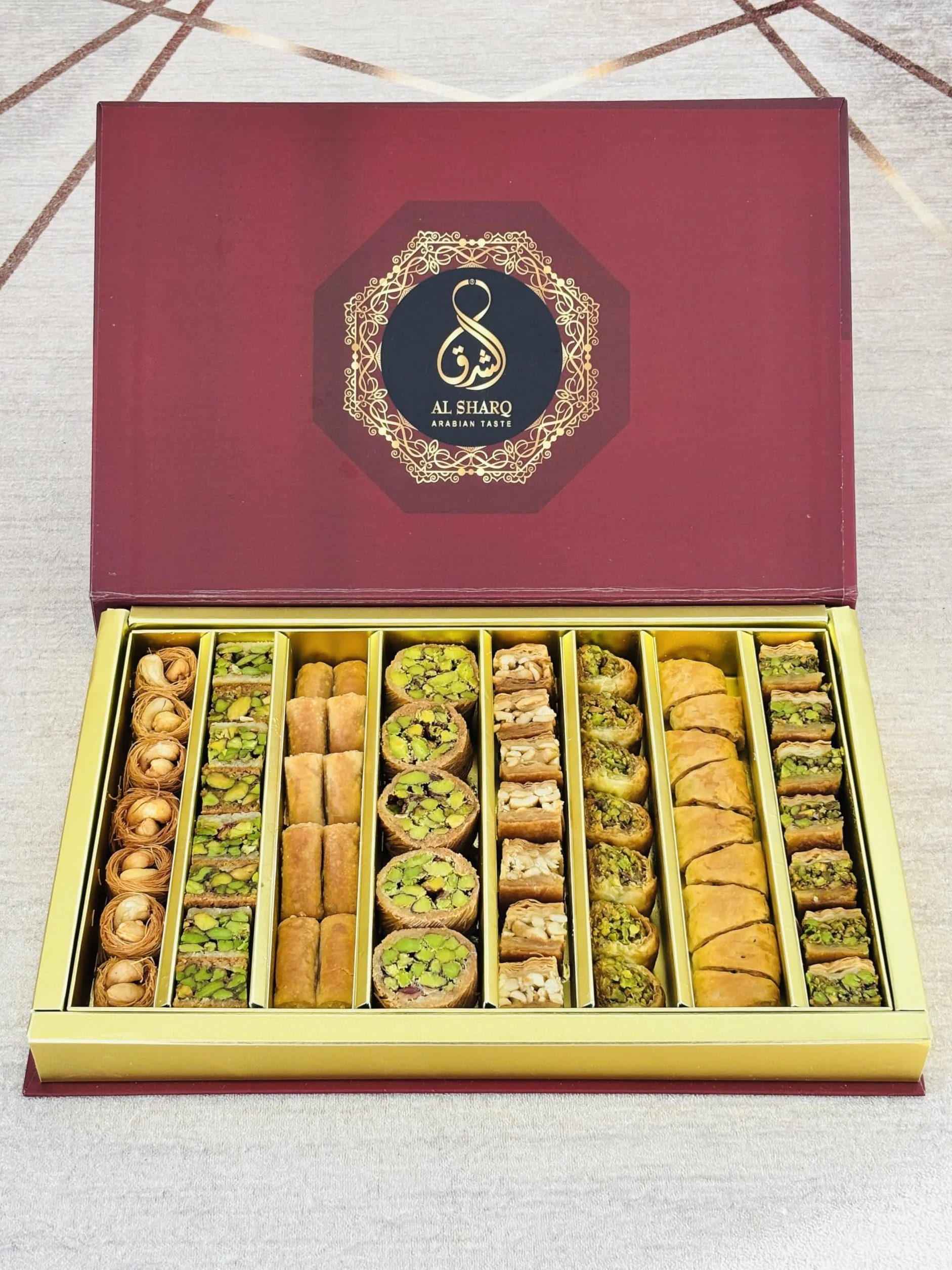 Baklava 950 g, 60 unités | Baklava de première classe | Baklava Méditerranéen, baklava aux noix, pistaches et anacards, élégant emballage cadeau | sans conservateurs, sans (larg)