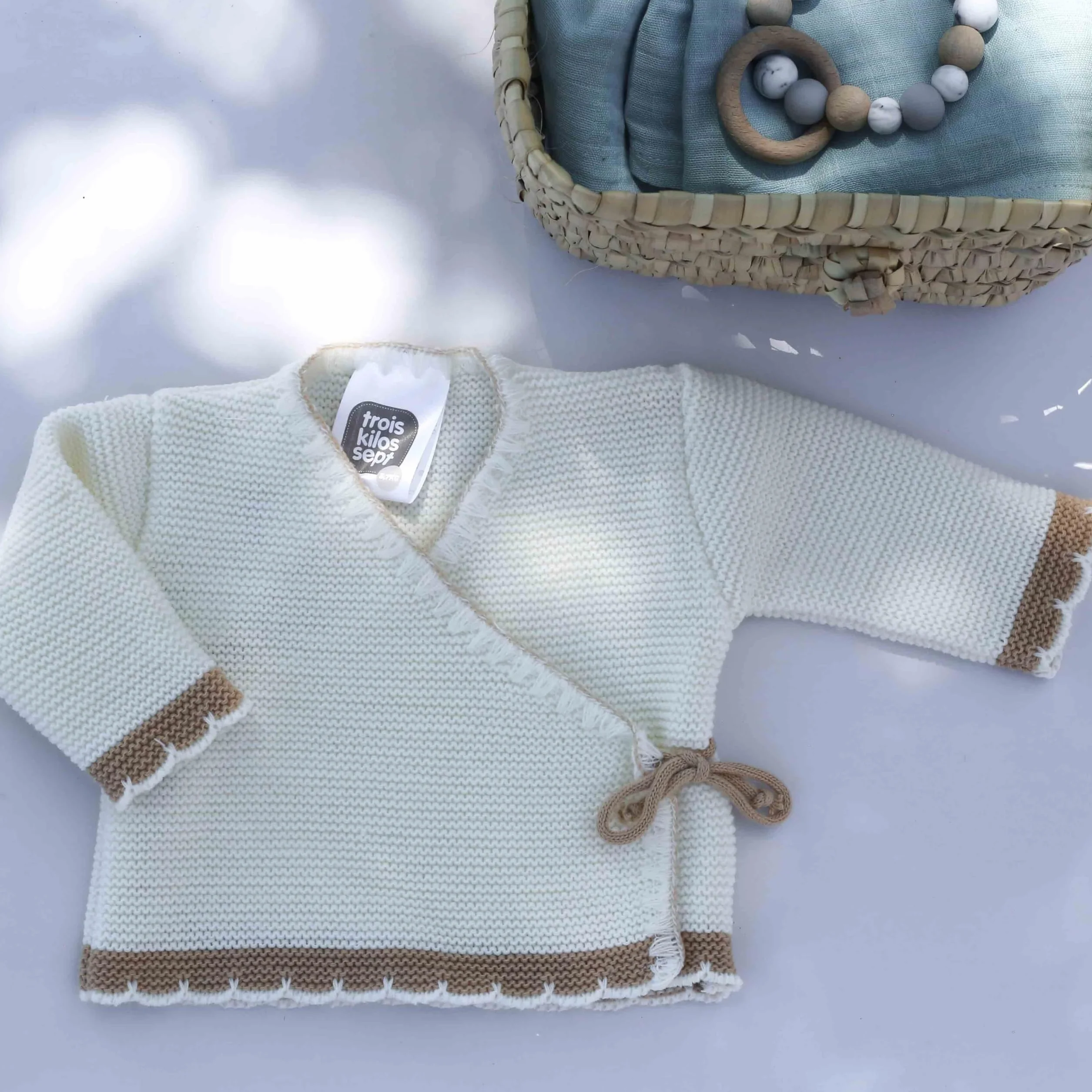 Brassière En Point Mousse Blanche Et Beige Trois Kilos Sept Mixte Bébé 0 M EU
