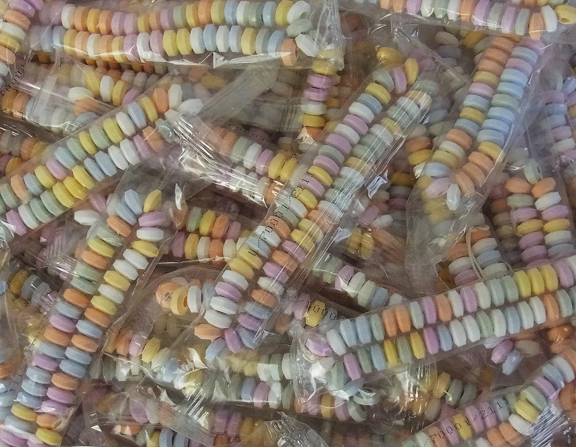 CAPTAIN PLAY Boîte Spéciale avec 50 Colliers Sucrés en emballage individuel, Candy Box avec Colliers Dextrose
