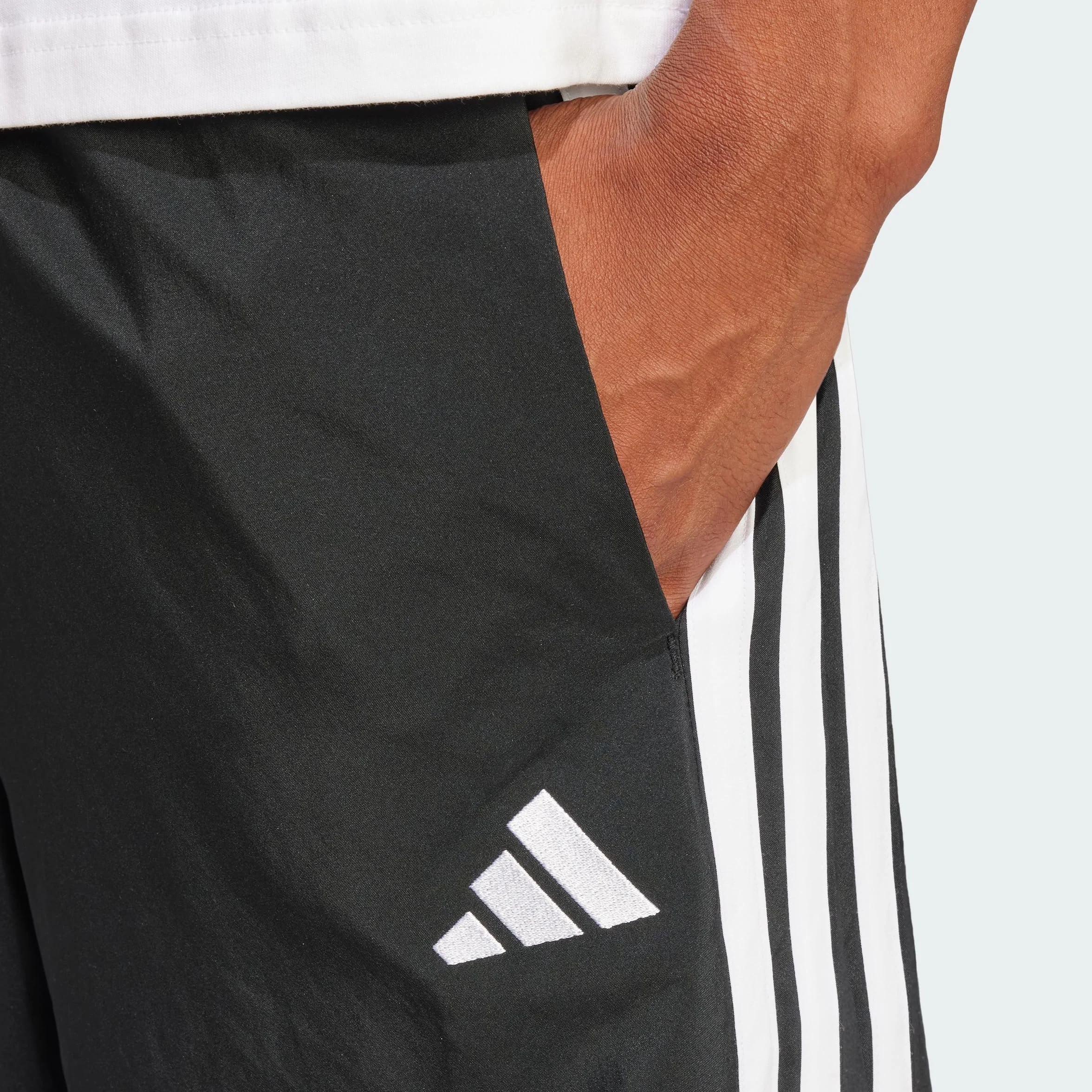 Adidas Homme Essential Three Stripes Chelsea Base Short
