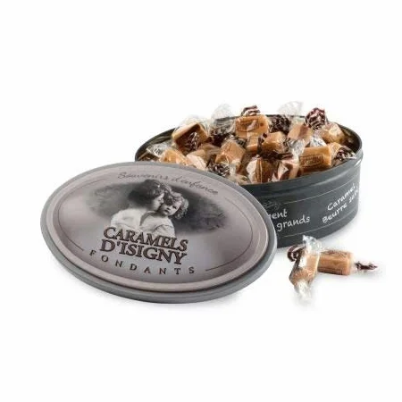 Caramels tendres et fondants aux 3 parfums : beurre salé, vanille, vanille marbré chocolat - Sélection "Souvenir d'enfance" - Boite en fer ovale relief avec photo sépia tendresse' 250g