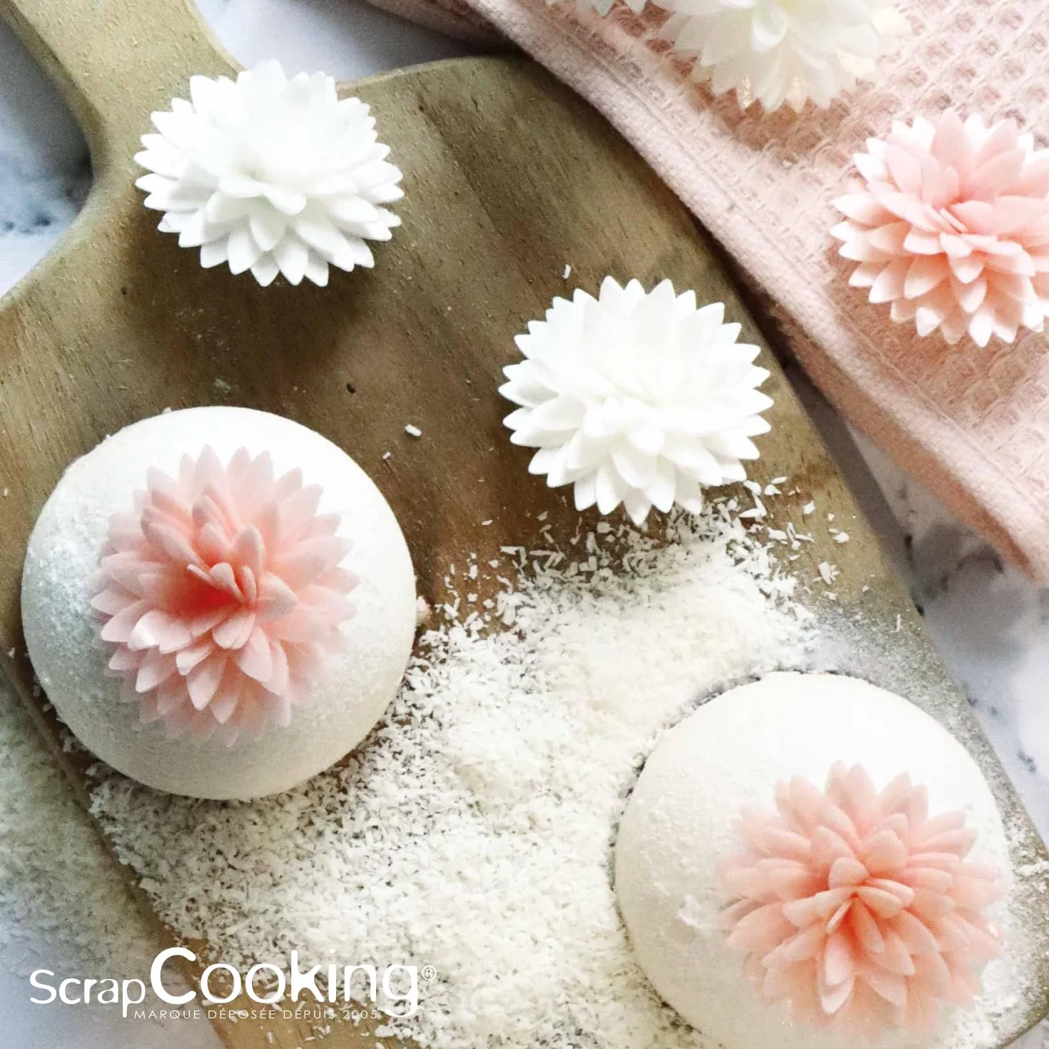 ScrapCooking - 5 Dahlias Blancs & Rose Pastel en Azyme - Fleurs Comestibles Décoration Gâteau - Déco Pièce-Montée, Cupcakes, Pâtisseries - Anniversaire, Mariage - 2297