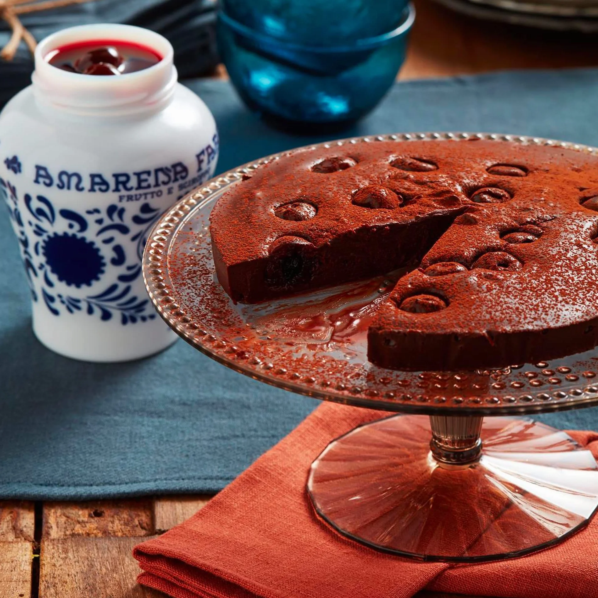 Cerises Amarena Fabbri - Pot traditionnel 600 g. - La référence des cerises Amarena en Italie depuis 1915. l'ingrédient parfait pour sublimer toutes les préparations sucrées et salées