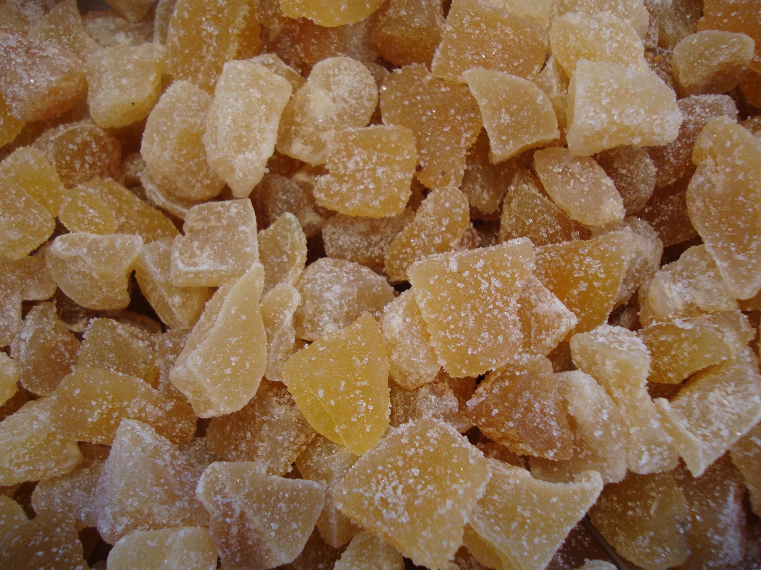 Gingembre confit 2 Kg, en cubes, gingembre d'origine naturelle, Morceaux de gingembre déshydratés au sucre de canne, IDEAL pour les recettes, sac refermable