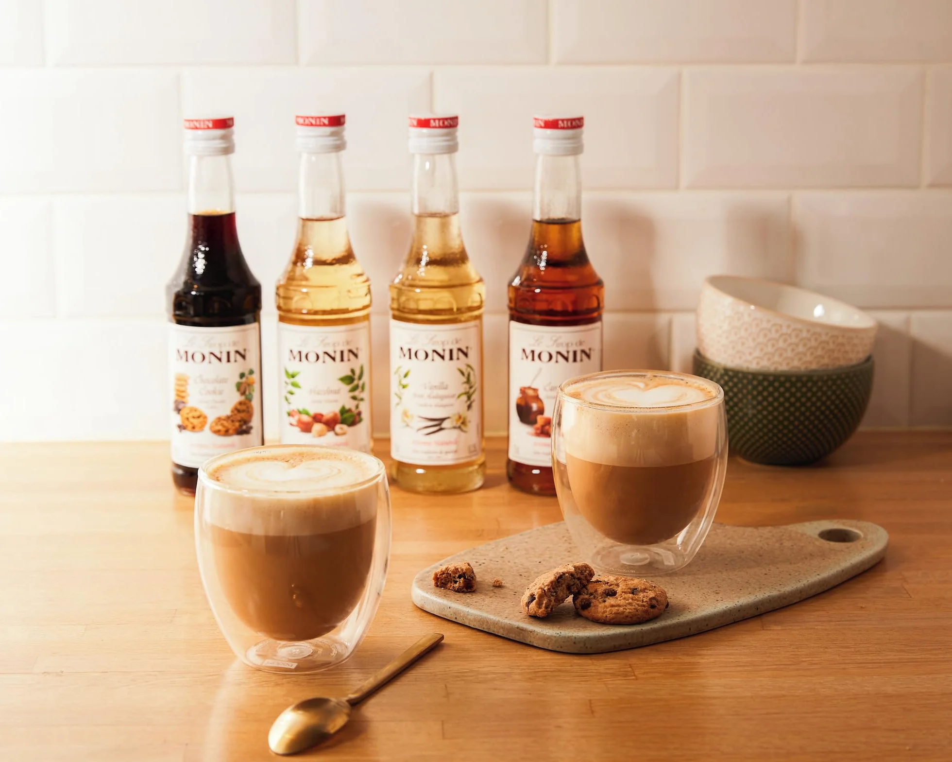 MONIN - Coffret Sirop MONIN Pour Café Saveurs Noisette/Caramel/Chocolat Cookie - Pour Café, Chocolat Chaud, Capuccino ou Latte - Arômes Naturels - Bouteille en Verre - 3 x 25 cl
