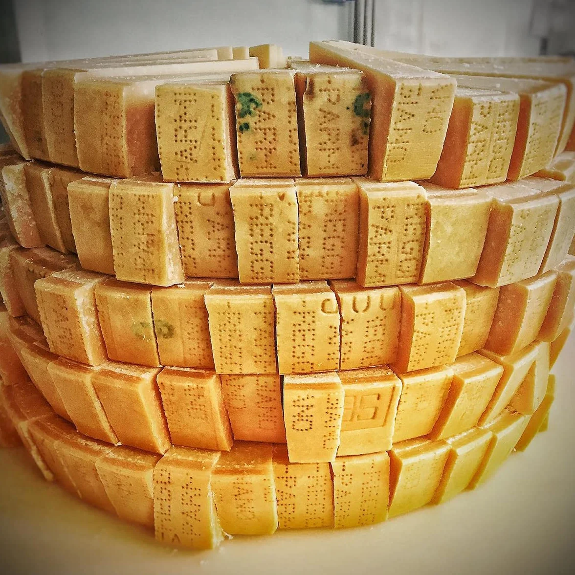 Cantarelli 1876 - Parmigiano Reggiano DOP - Réserve MC - Affinage 40 Mois et plus - 1 Kg