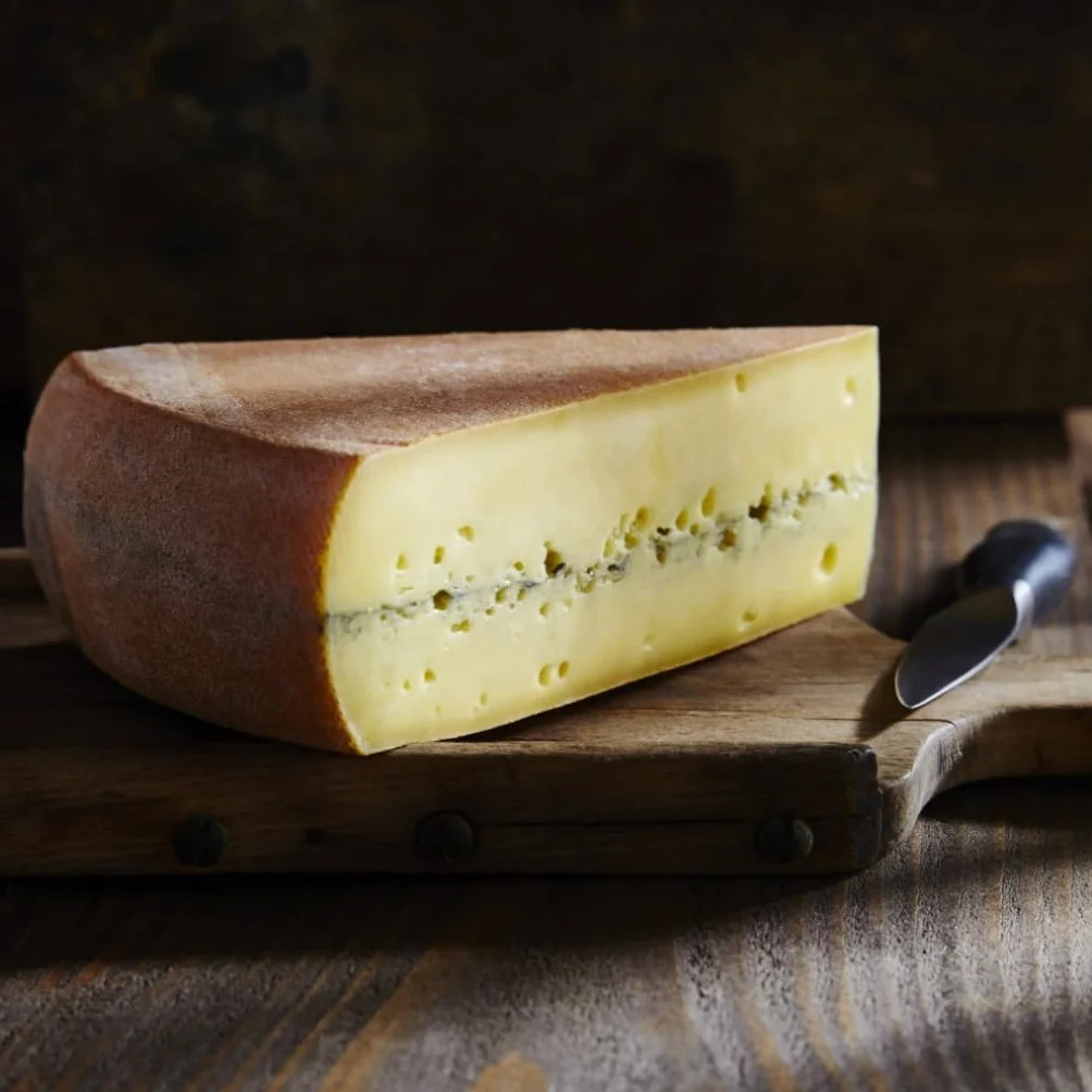 Morbier AOP fromage fermier du Haut Doubs - 500gr - Fabrication traditionnelle au lait cru de la Franche-Comté - Affinage 5-6 mois