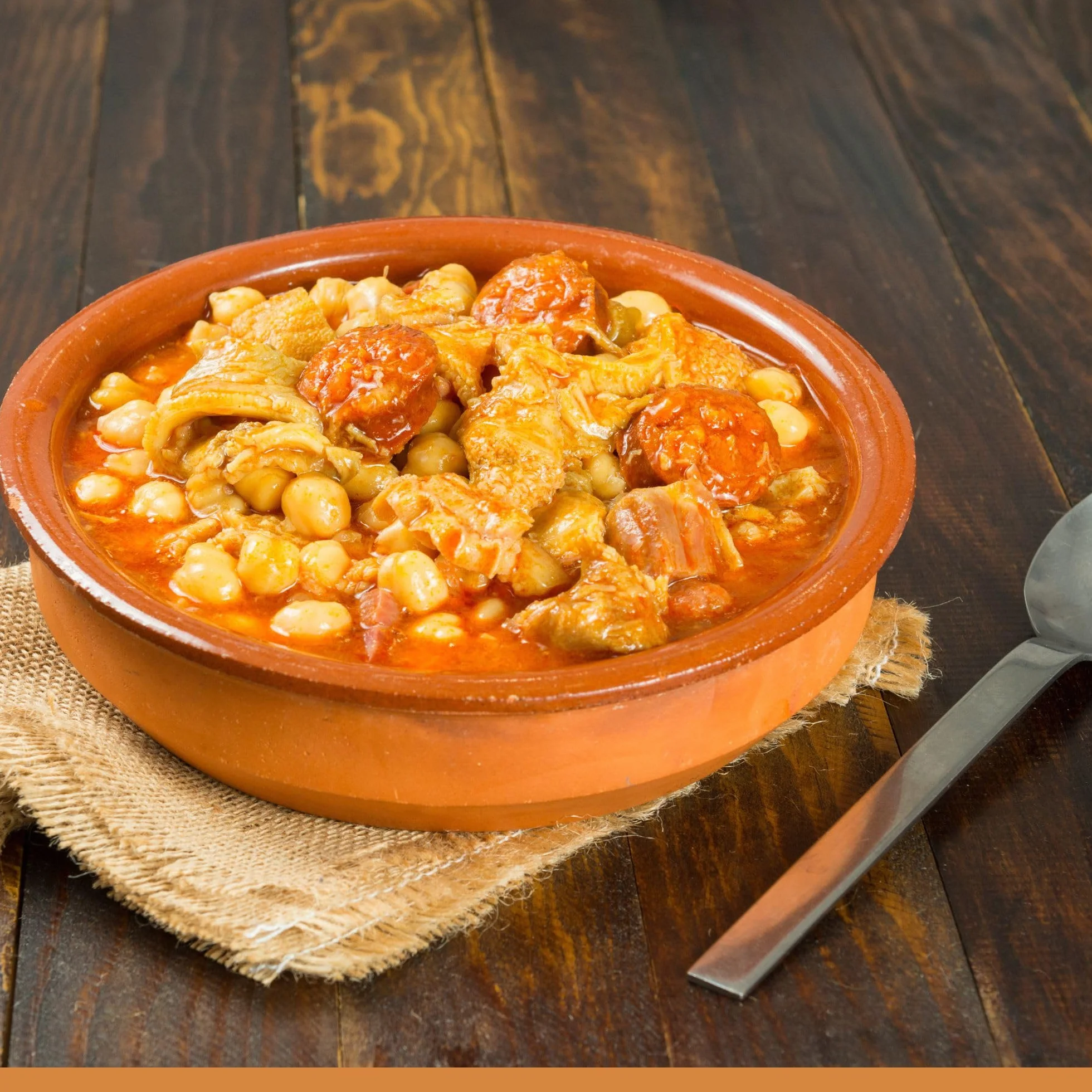 Tripes en sauce au chorizo ​​​​et boudin 560 grs. Tripes à la madrilène. Recette familiale, maison et artisanale. Conserves gourmandes. Cadeau original pour tout le monde. 100% fabriqué en Espagne.