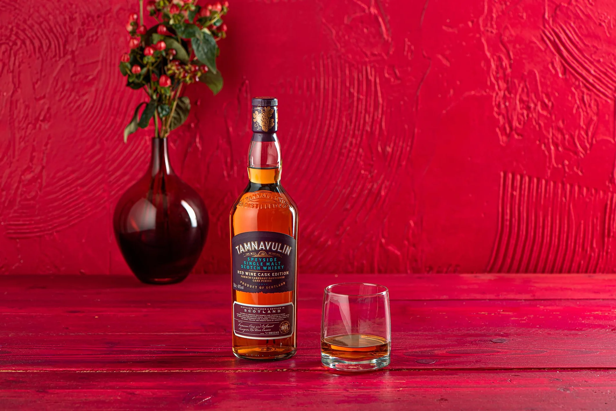 TAMNAVULIN - Red Wine Cask French Cabernet-Sauvignon - Single Malt Whisky - Notes de Fruits, Citron & Amandes - A déguster sec - 40% Alcool - Origine : Ecosse/Speyside - 70 cl
