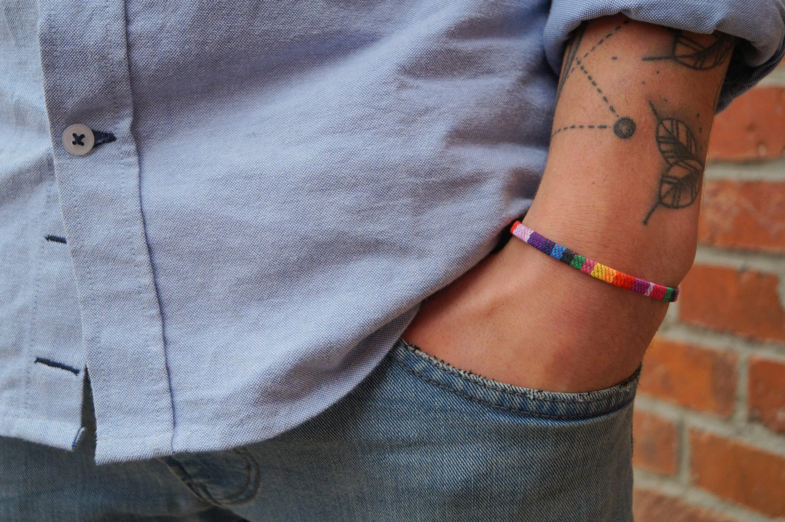 Bracelet Fierté LGBT CSD Festival Style Ethno Boho - Bijoux Surfeurs Artisanal - Bracelet Tissu Arc-en-Ciel
